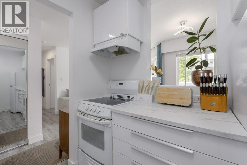 301 29 Nanaimo Street, Vancouver, British Columbia V5L 4Z6 - Photo 10 - R3071387