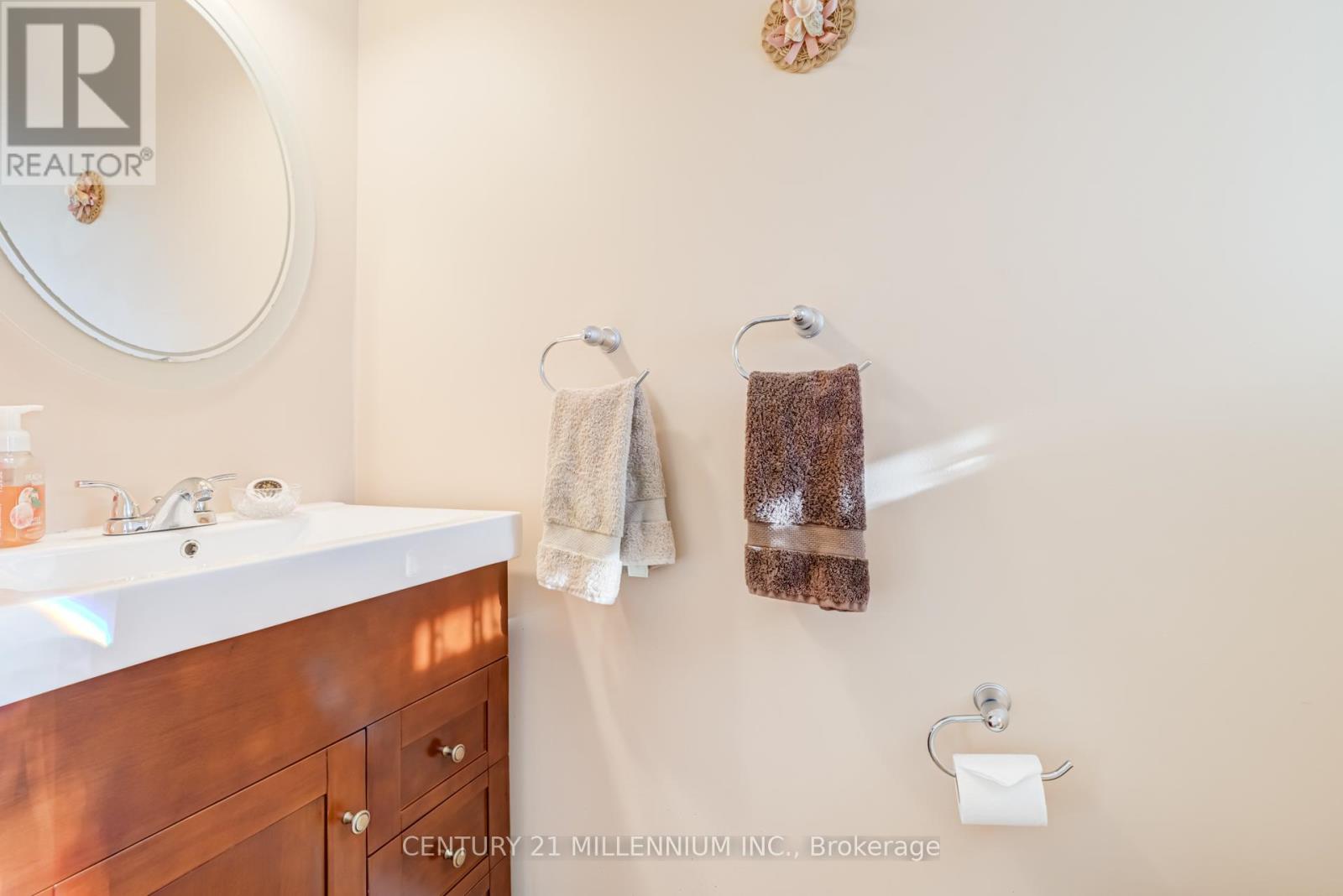 20 Peelton Heights Road, Brampton (Brampton South), Ontario  L6Y 2J2 - Photo 11 - W12613802