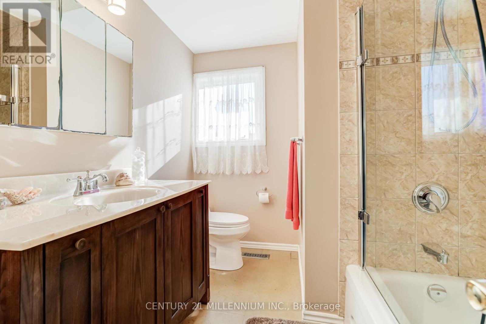 20 Peelton Heights Road, Brampton (Brampton South), Ontario  L6Y 2J2 - Photo 18 - W12613802