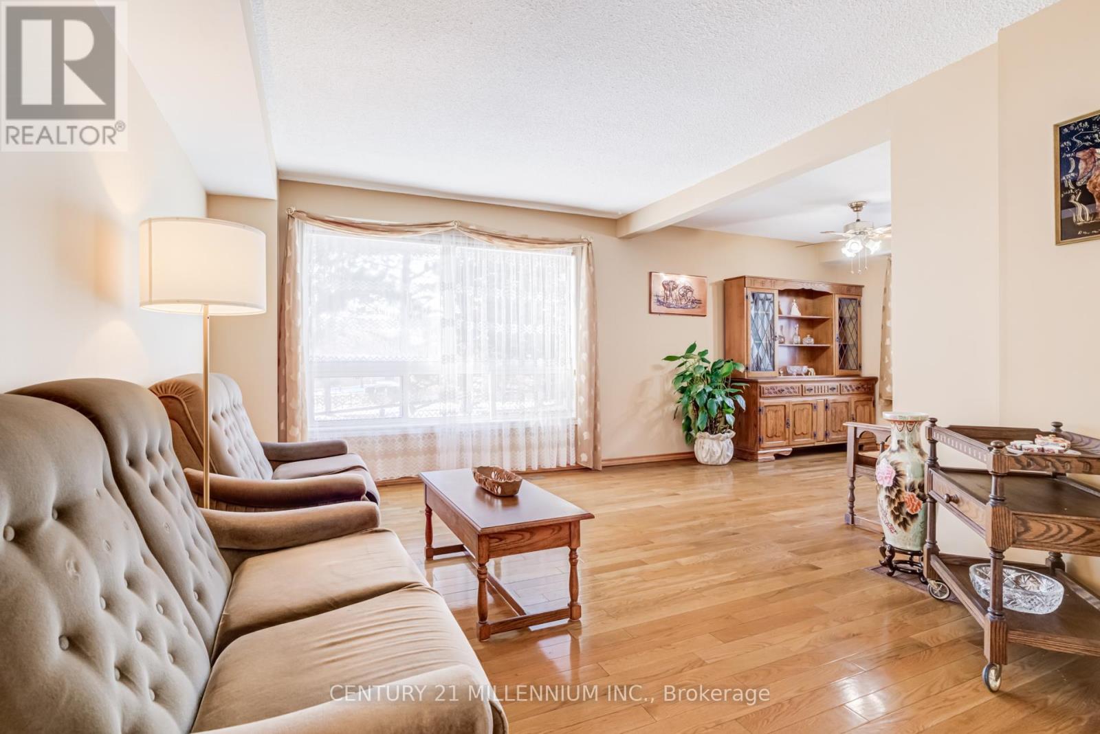 20 Peelton Heights Road, Brampton (Brampton South), Ontario  L6Y 2J2 - Photo 4 - W12613802