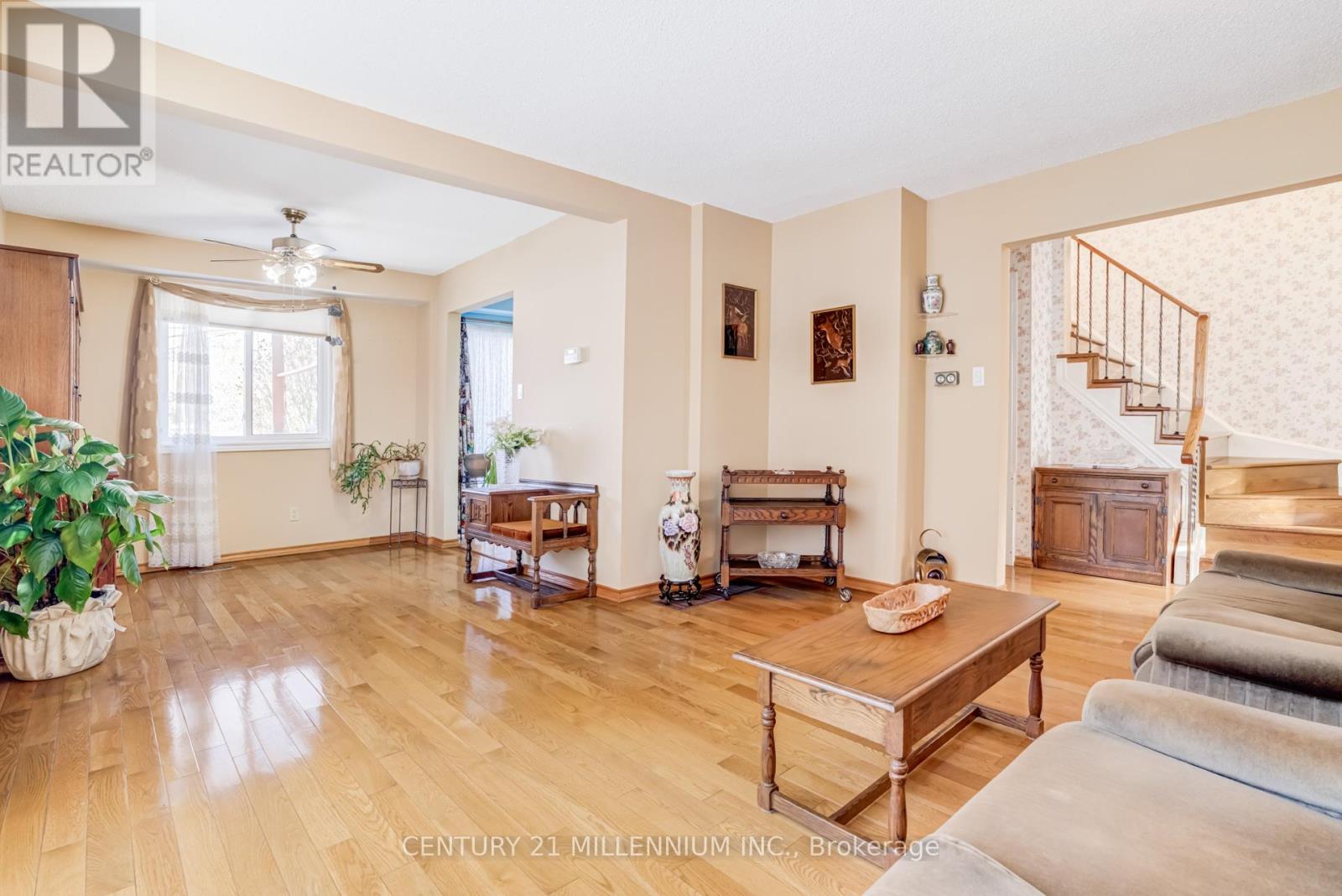 20 Peelton Heights Road, Brampton (Brampton South), Ontario  L6Y 2J2 - Photo 5 - W12613802