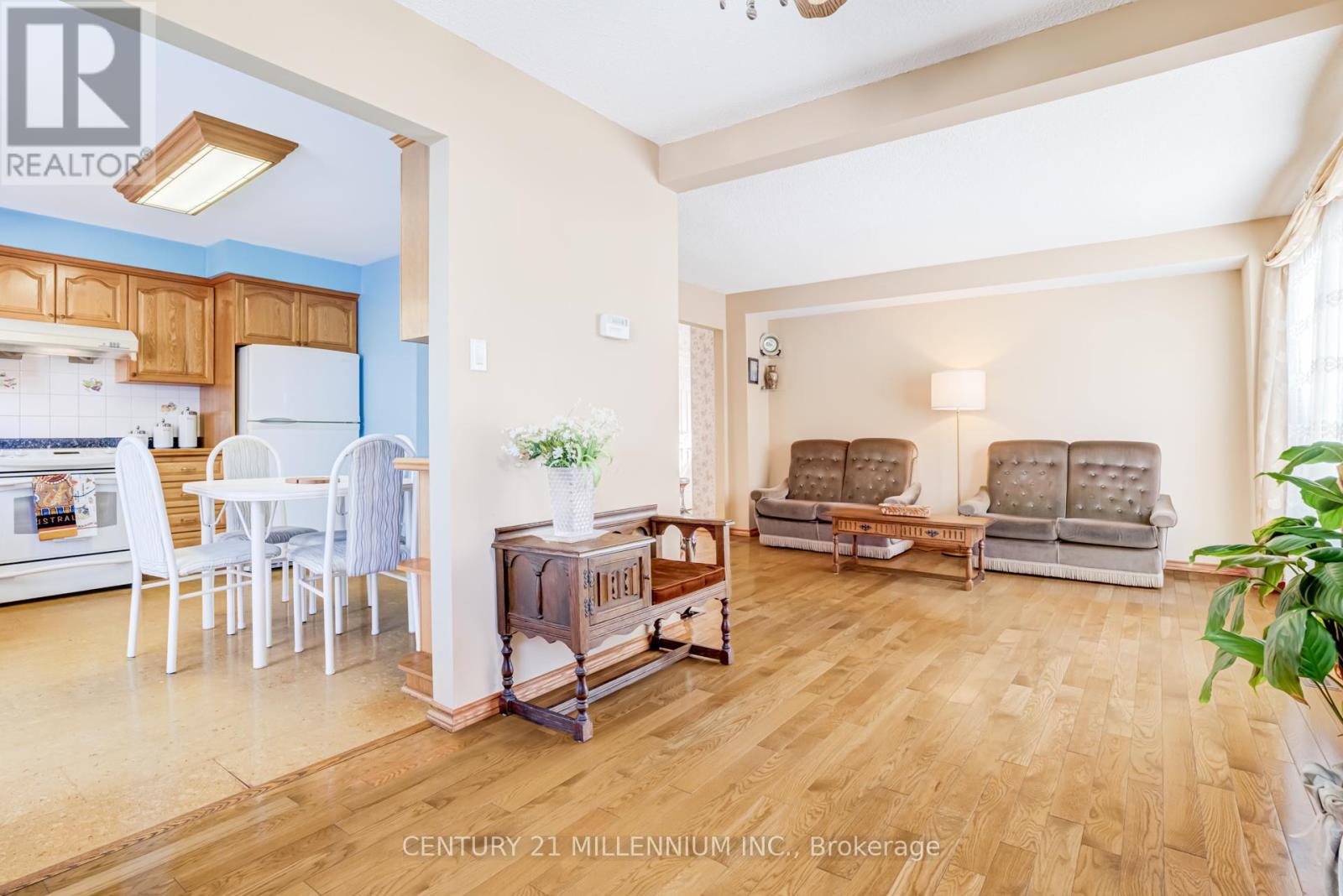 20 Peelton Heights Road, Brampton (Brampton South), Ontario  L6Y 2J2 - Photo 7 - W12613802