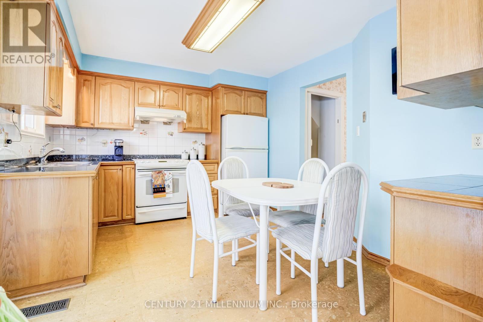 20 Peelton Heights Road, Brampton (Brampton South), Ontario  L6Y 2J2 - Photo 8 - W12613802