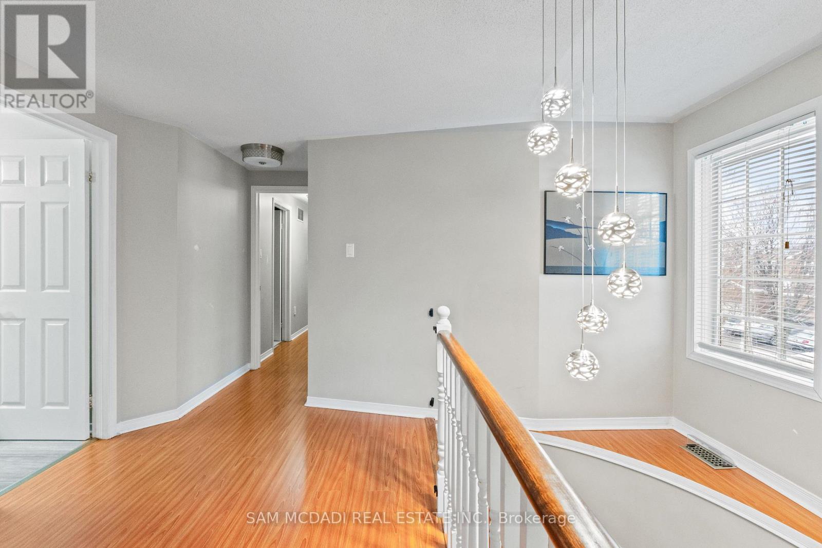 1073 Gabriel Place, Burlington, Ontario  L7R 4J6 - Photo 26 - W12613804