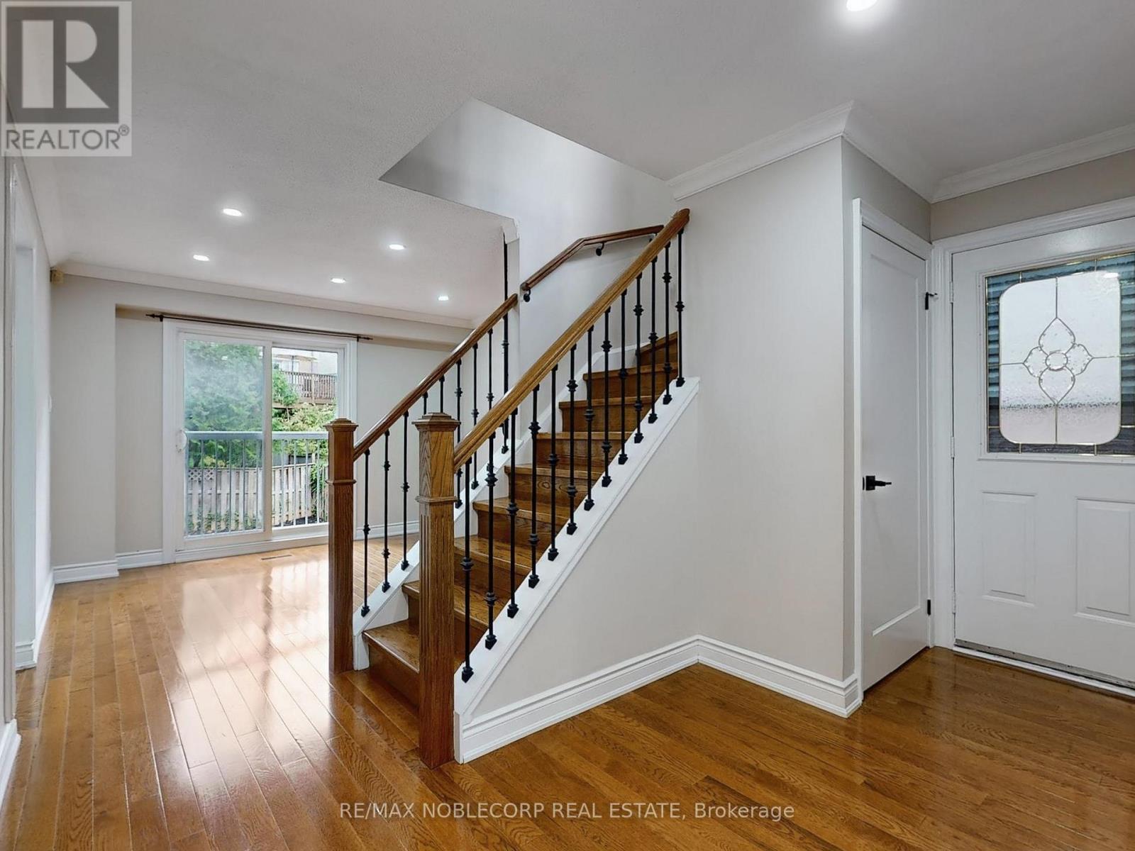 892 Sweetwater Crescent, Mississauga, Ontario  L5H 4A8 - Photo 12 - W12613810