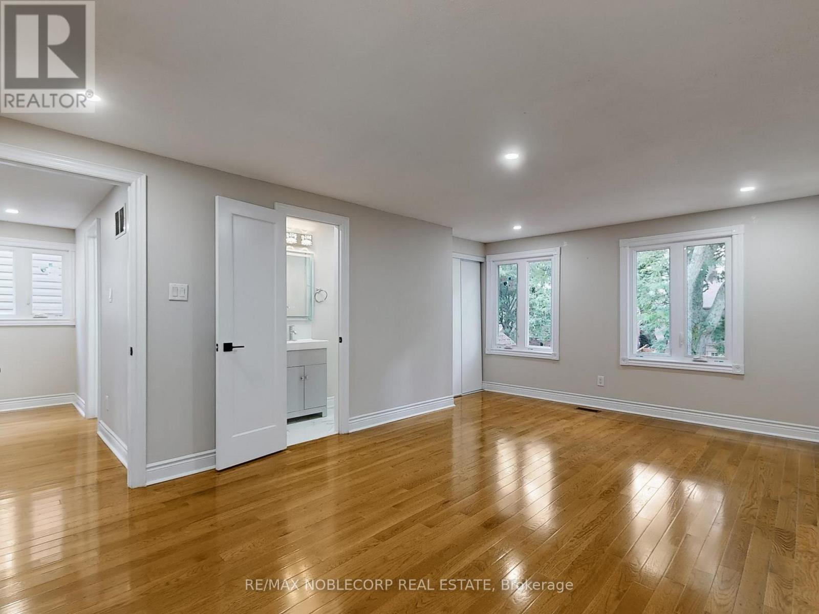 892 Sweetwater Crescent, Mississauga, Ontario  L5H 4A8 - Photo 14 - W12613810