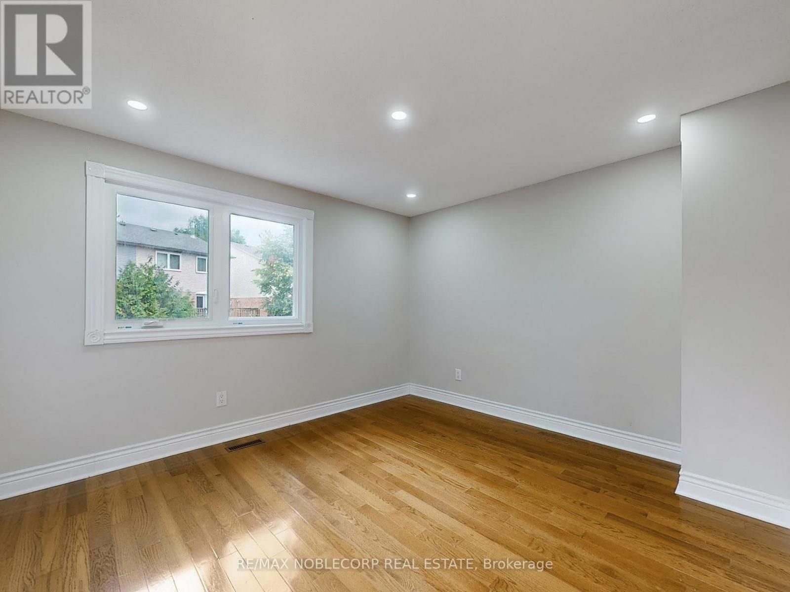 892 Sweetwater Crescent, Mississauga, Ontario  L5H 4A8 - Photo 17 - W12613810