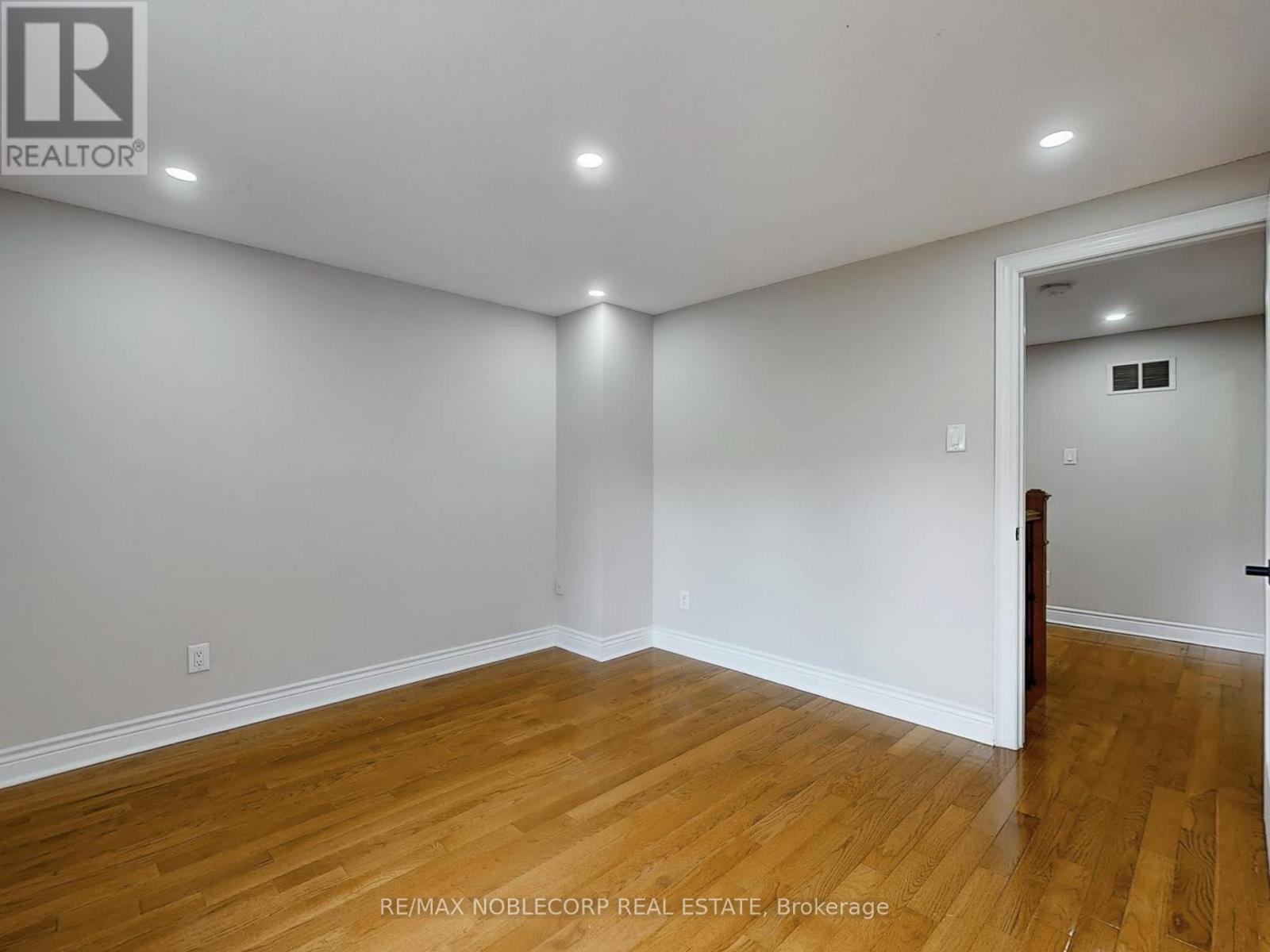 892 Sweetwater Crescent, Mississauga, Ontario  L5H 4A8 - Photo 20 - W12613810