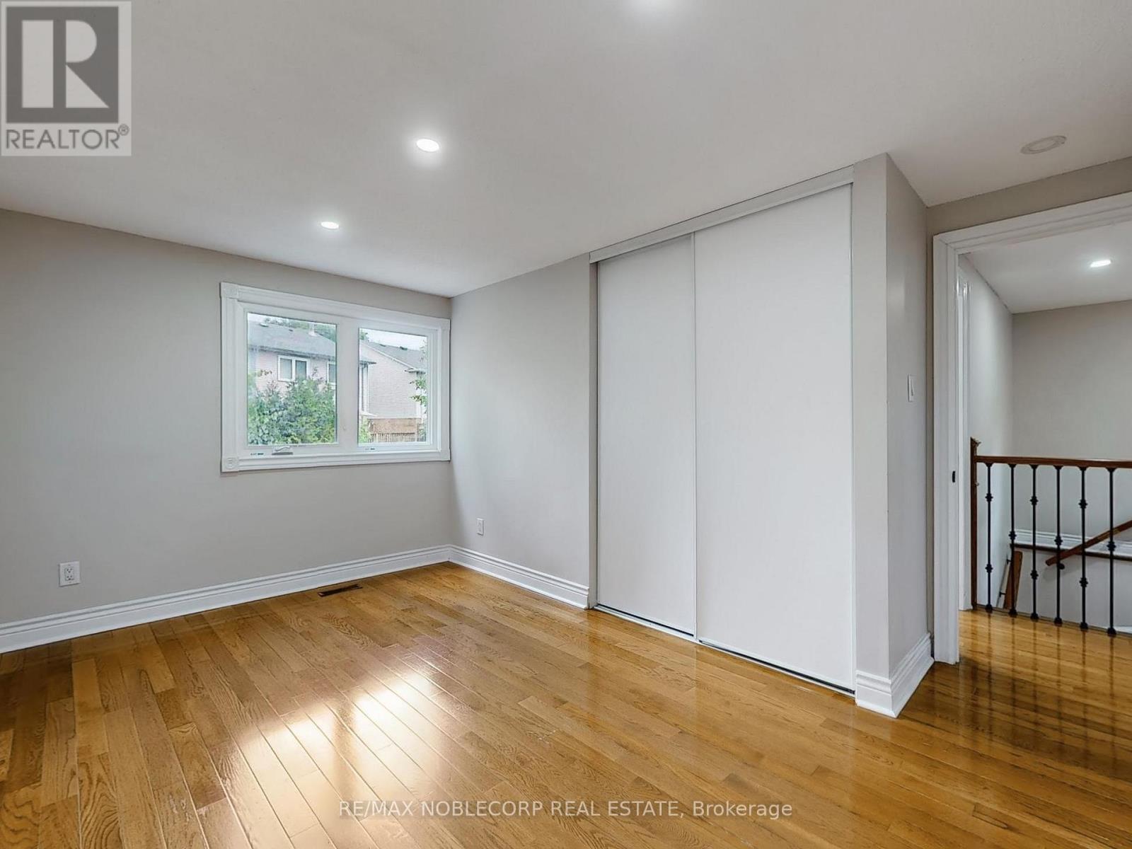 892 Sweetwater Crescent, Mississauga, Ontario  L5H 4A8 - Photo 21 - W12613810