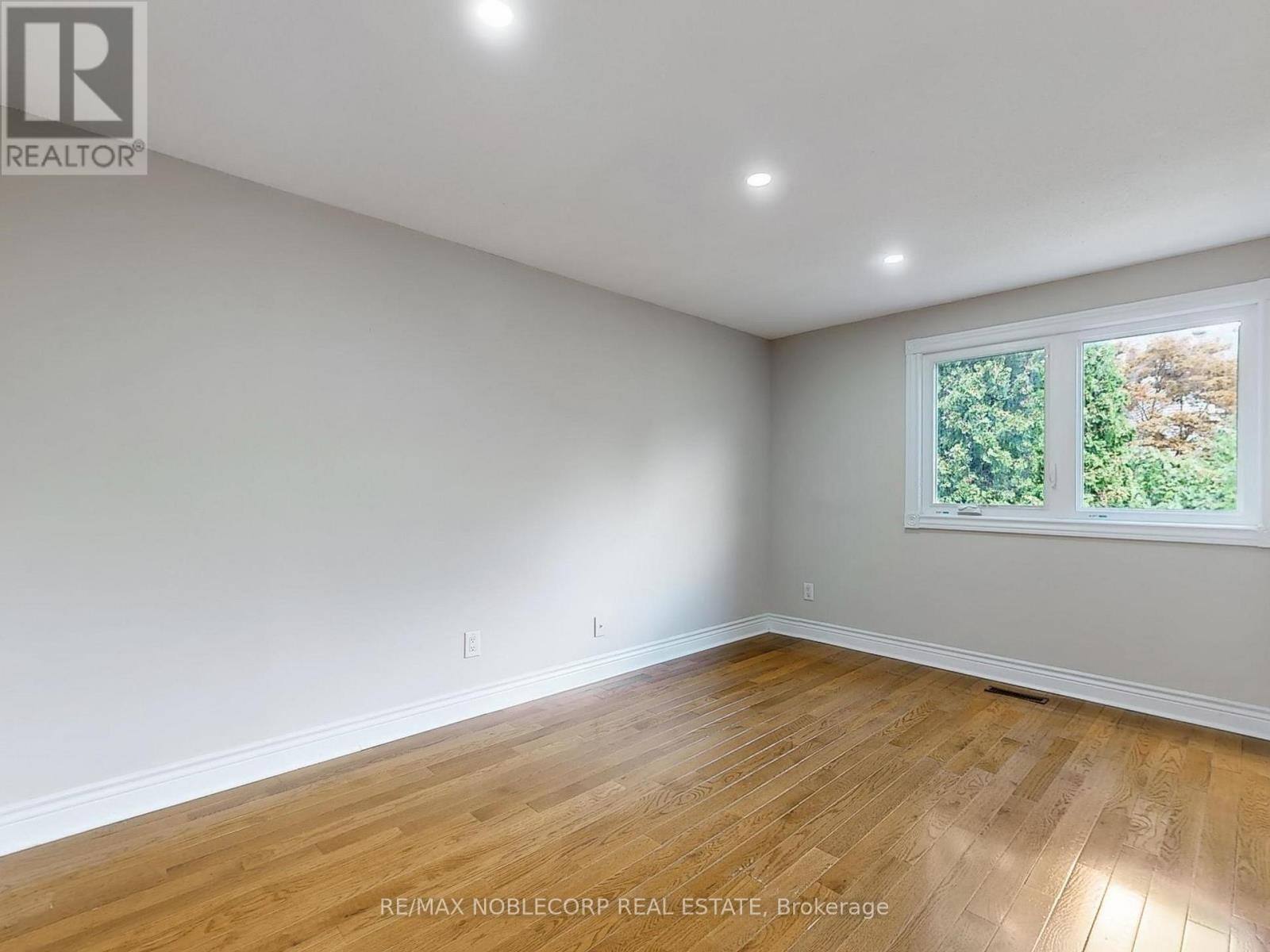 892 Sweetwater Crescent, Mississauga, Ontario  L5H 4A8 - Photo 22 - W12613810