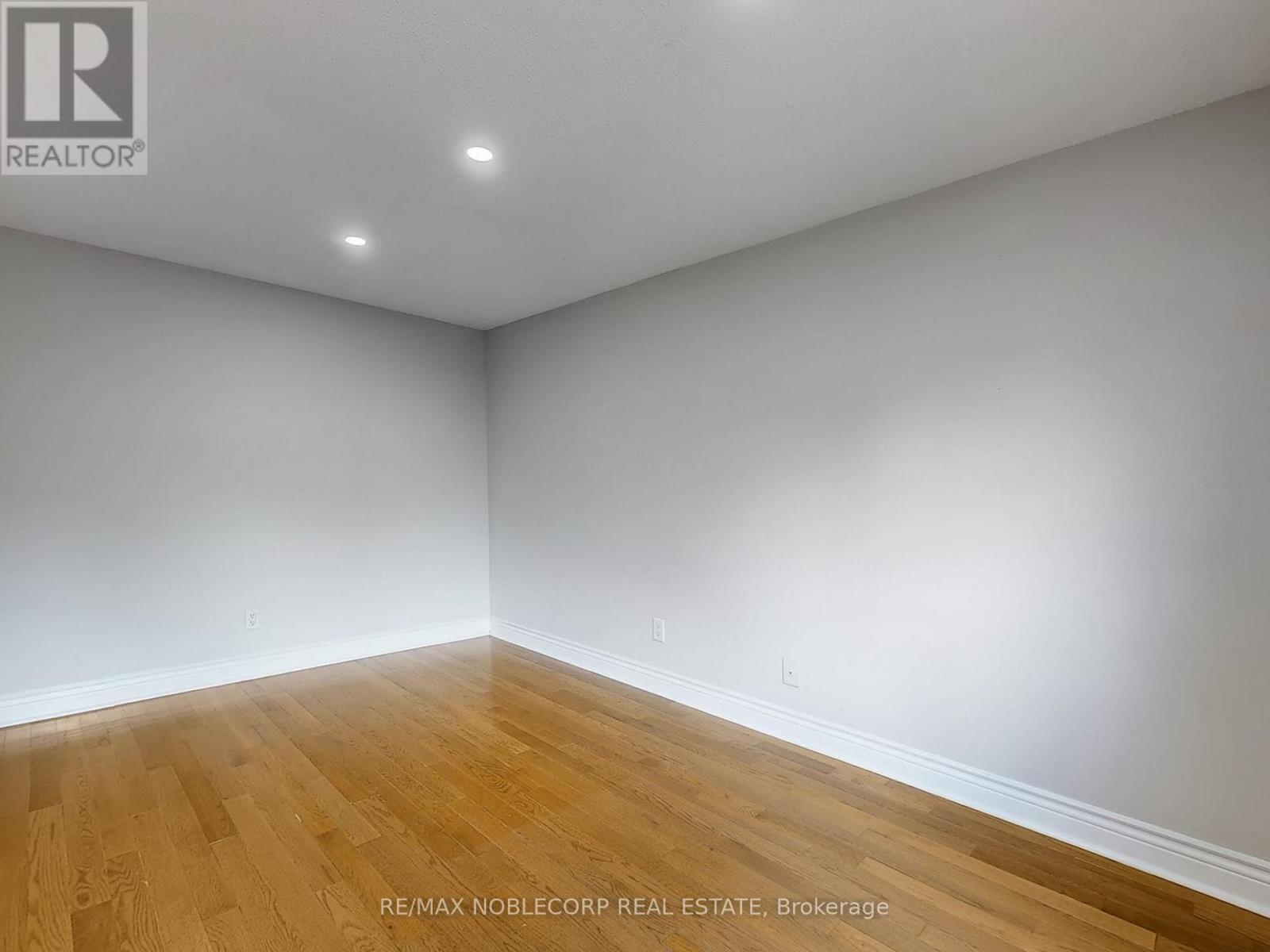 892 Sweetwater Crescent, Mississauga, Ontario  L5H 4A8 - Photo 24 - W12613810