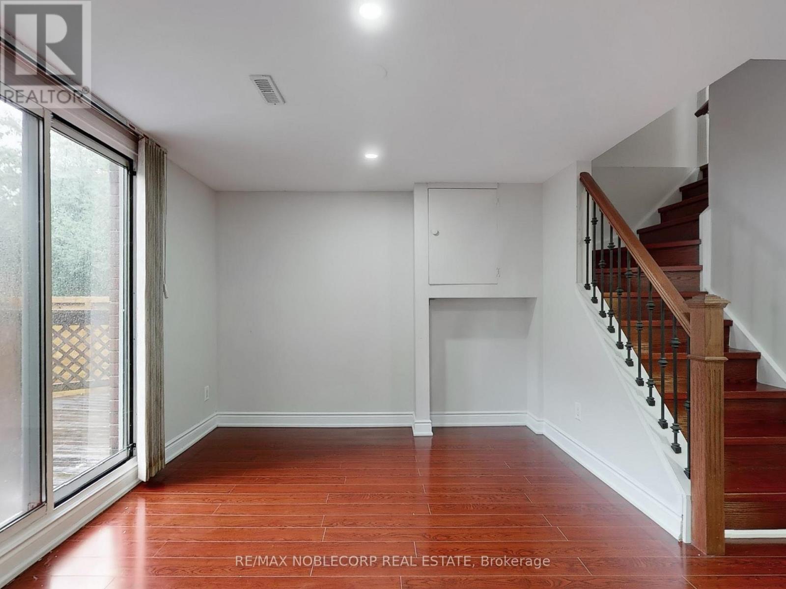 892 Sweetwater Crescent, Mississauga, Ontario  L5H 4A8 - Photo 28 - W12613810