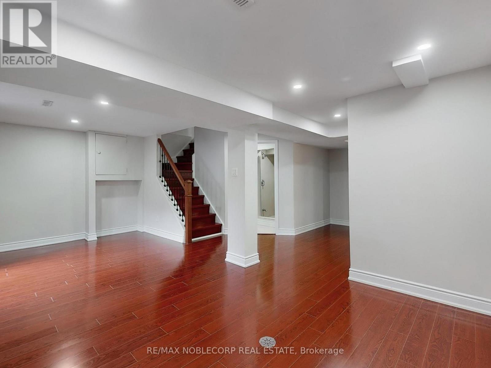 892 Sweetwater Crescent, Mississauga, Ontario  L5H 4A8 - Photo 32 - W12613810