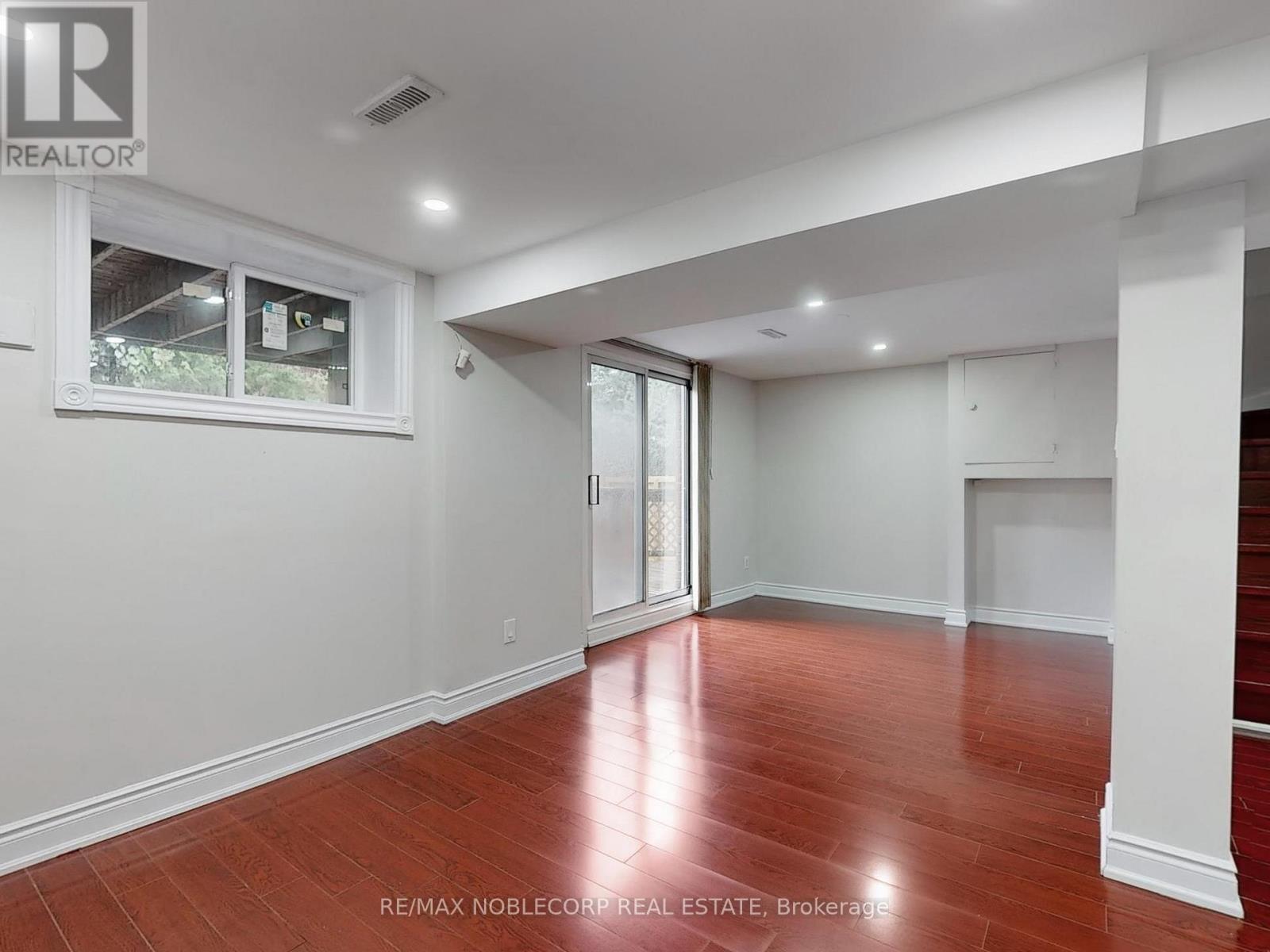 892 Sweetwater Crescent, Mississauga, Ontario  L5H 4A8 - Photo 33 - W12613810