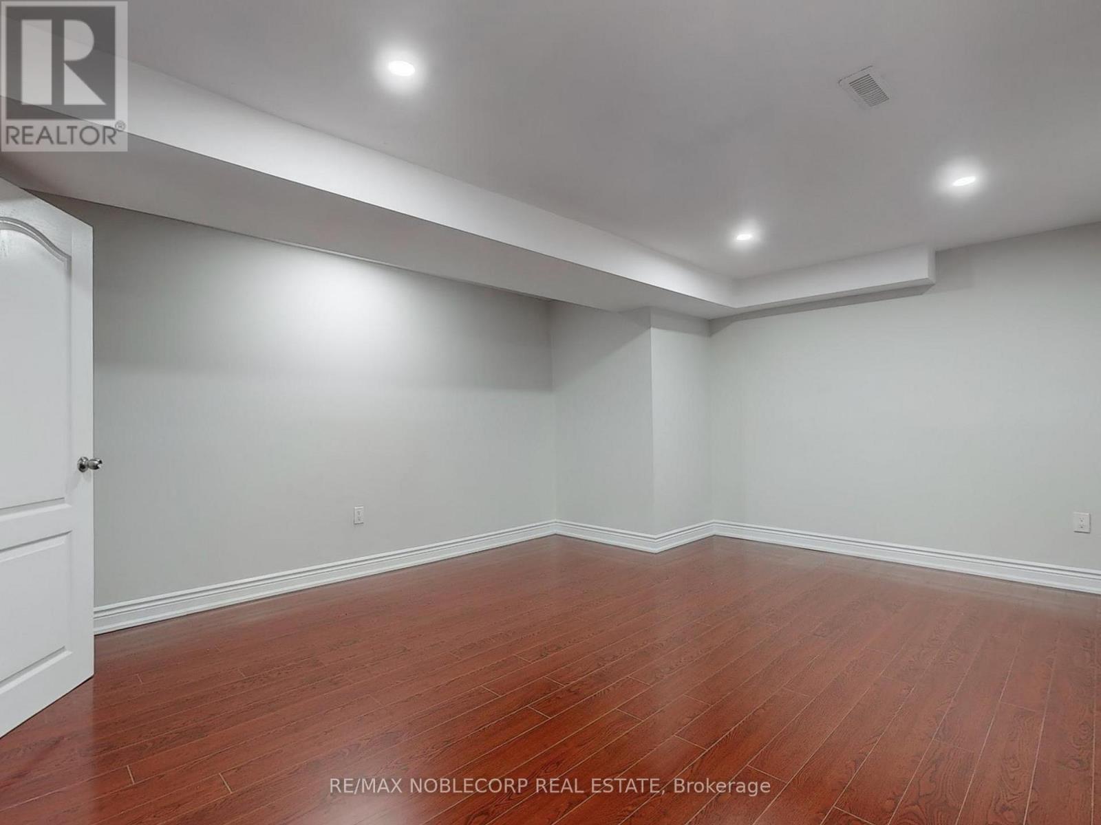 892 Sweetwater Crescent, Mississauga, Ontario  L5H 4A8 - Photo 34 - W12613810