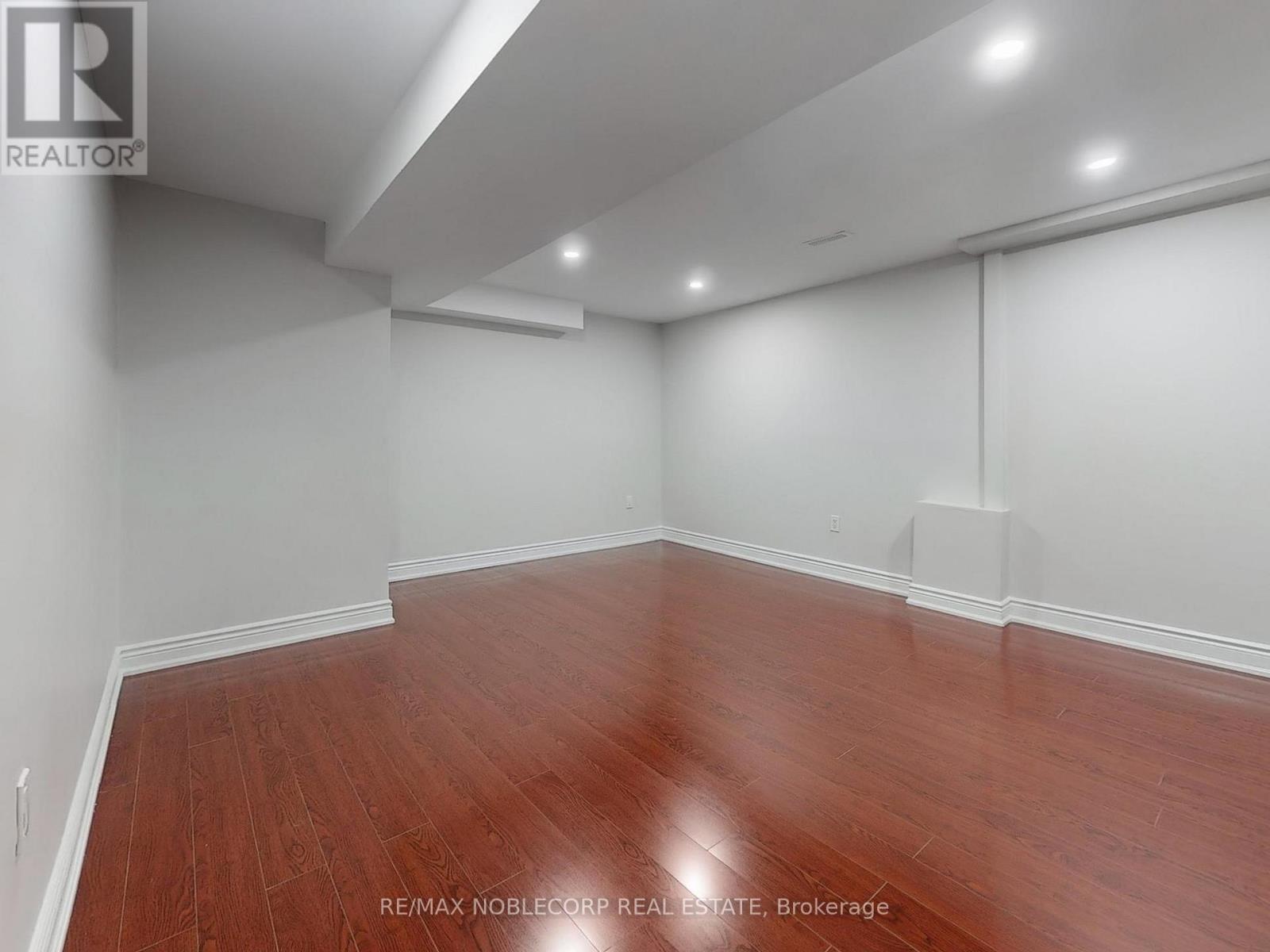 892 Sweetwater Crescent, Mississauga, Ontario  L5H 4A8 - Photo 38 - W12613810