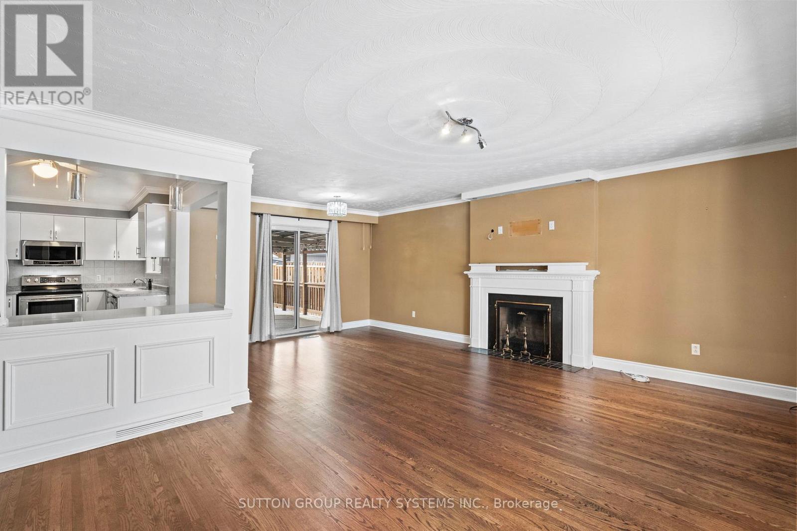 Main Floor - 103 Summitcrest Drive, Toronto, Ontario  M9P 1H7 - Photo 10 - W12613824