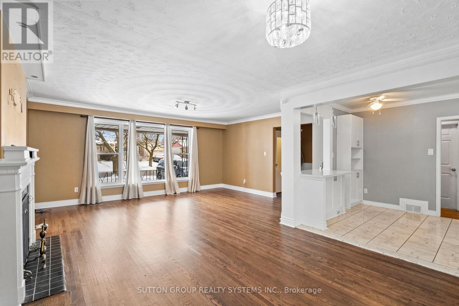 Main Floor - 103 Summitcrest Drive, Toronto, Ontario  M9P 1H7 - Photo 13 - W12613824