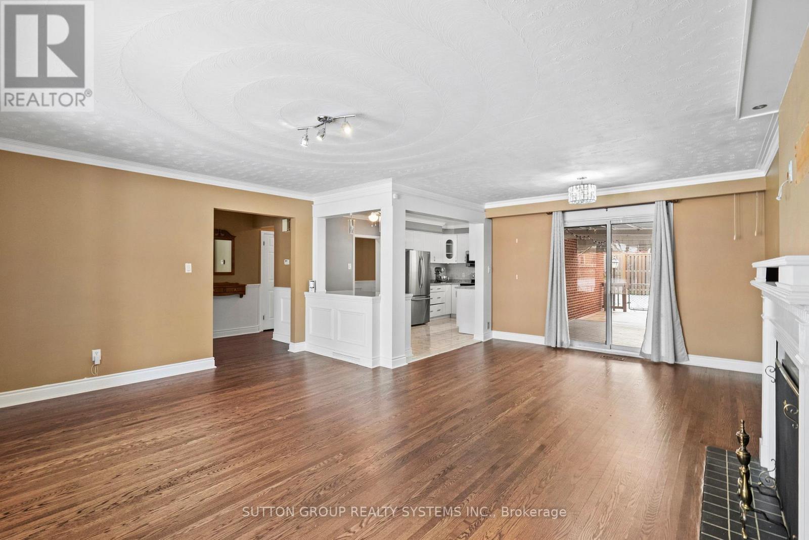 Main Floor - 103 Summitcrest Drive, Toronto, Ontario  M9P 1H7 - Photo 16 - W12613824