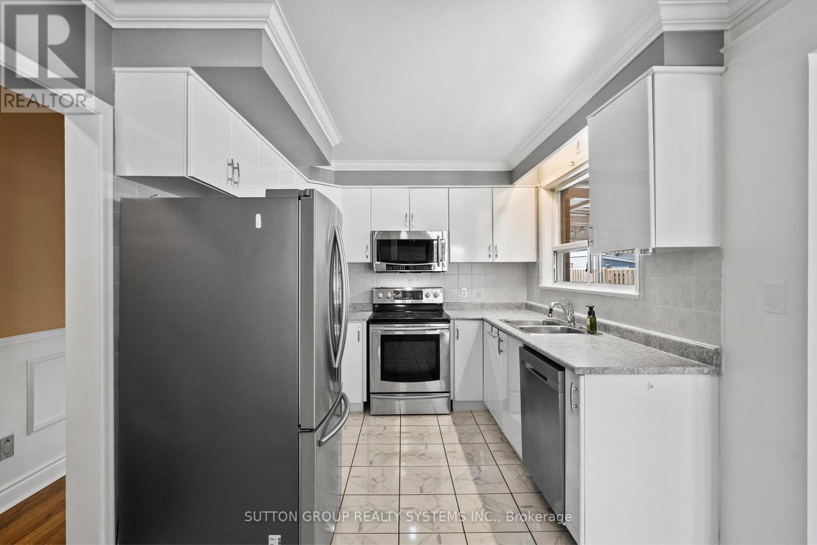 Main Floor - 103 Summitcrest Drive, Toronto, Ontario  M9P 1H7 - Photo 18 - W12613824