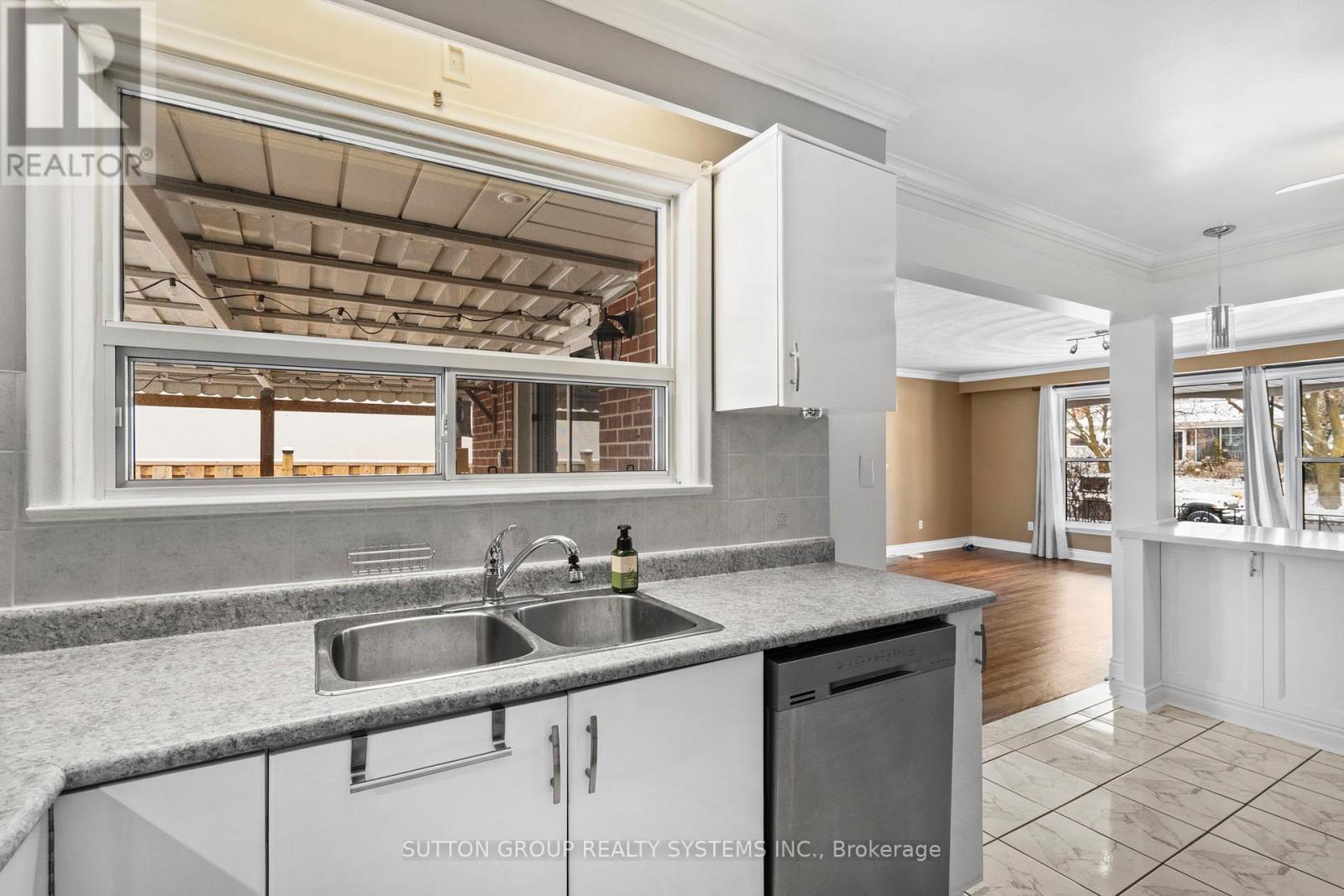 Main Floor - 103 Summitcrest Drive, Toronto, Ontario  M9P 1H7 - Photo 19 - W12613824