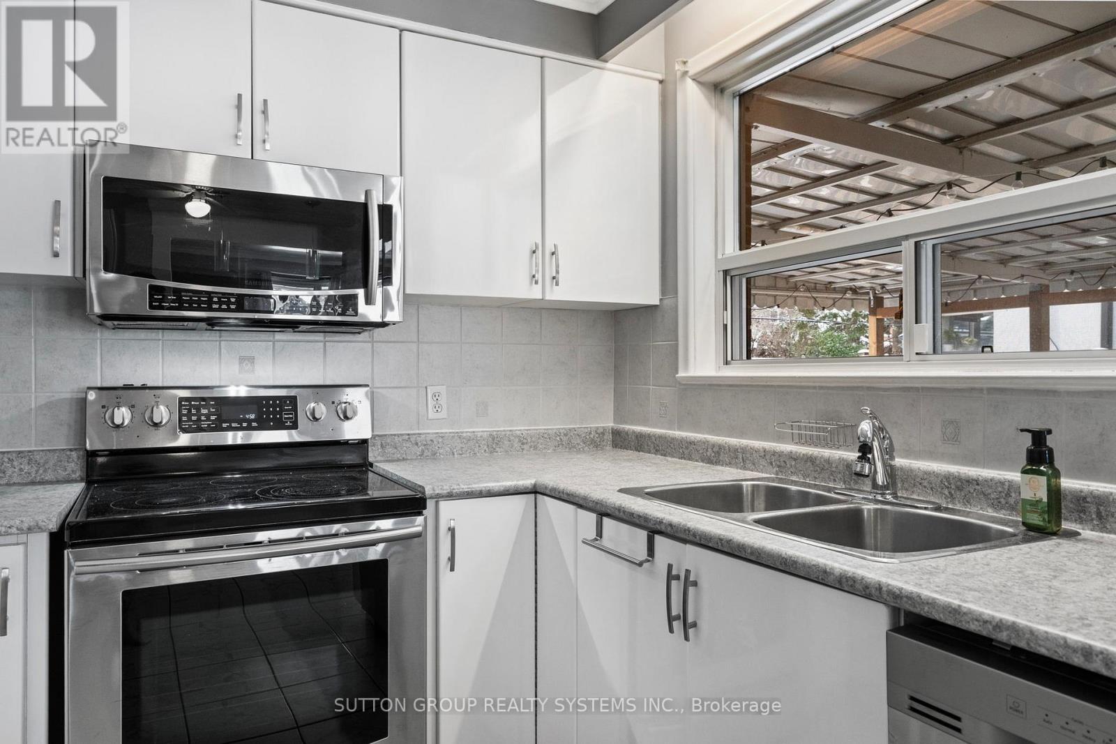 Main Floor - 103 Summitcrest Drive, Toronto, Ontario  M9P 1H7 - Photo 20 - W12613824