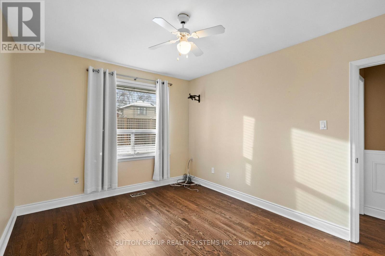 Main Floor - 103 Summitcrest Drive, Toronto, Ontario  M9P 1H7 - Photo 22 - W12613824