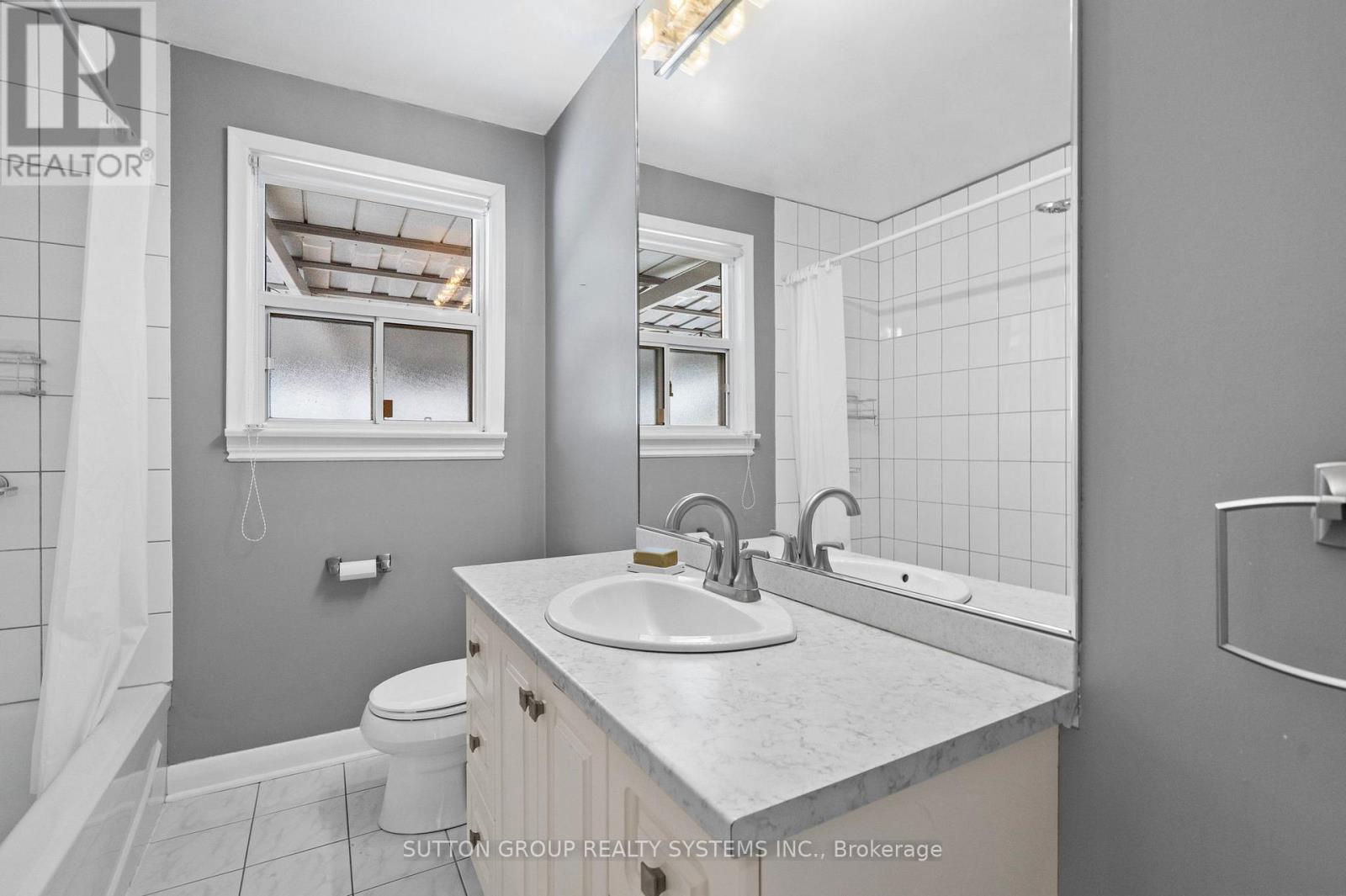 Main Floor - 103 Summitcrest Drive, Toronto, Ontario  M9P 1H7 - Photo 32 - W12613824