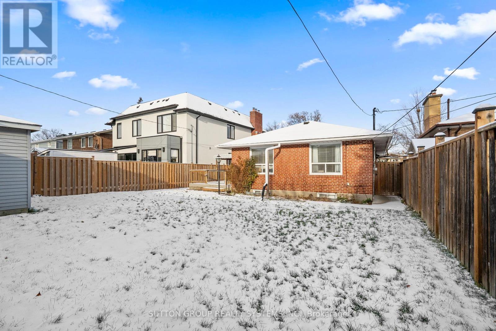 Main Floor - 103 Summitcrest Drive, Toronto, Ontario  M9P 1H7 - Photo 38 - W12613824