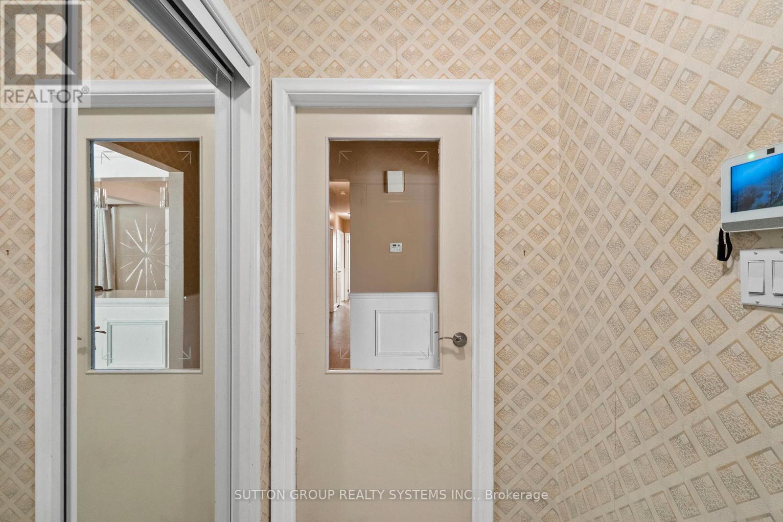 Main Floor - 103 Summitcrest Drive, Toronto, Ontario  M9P 1H7 - Photo 7 - W12613824