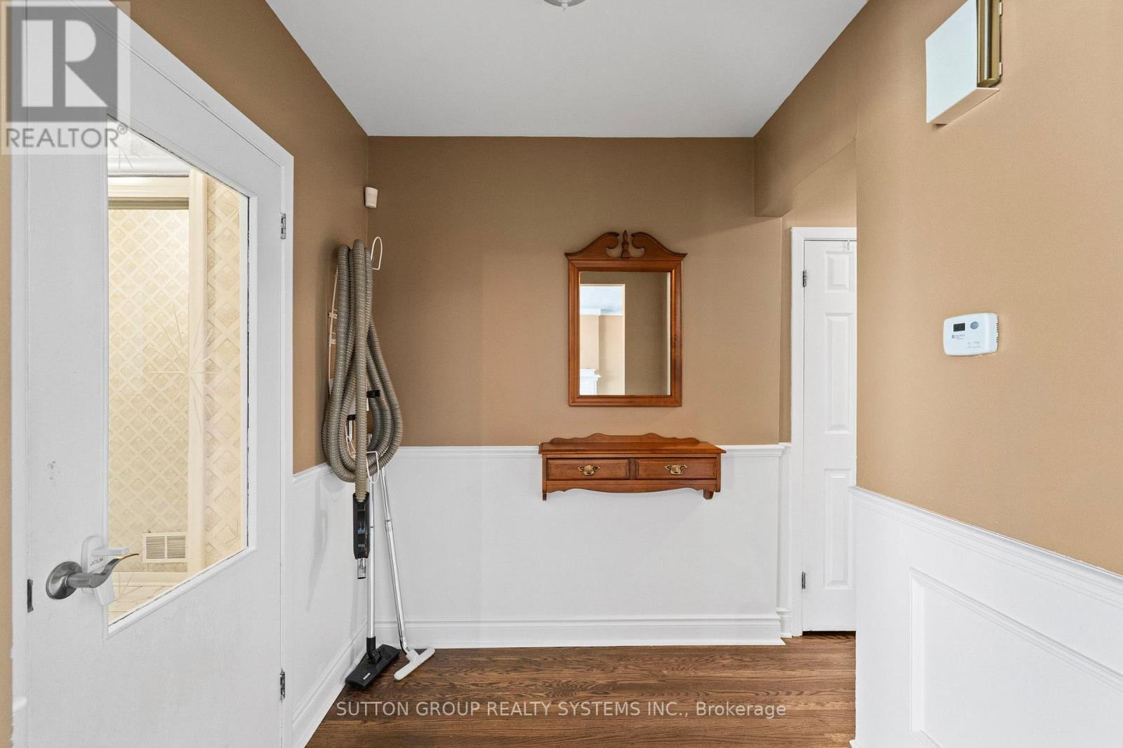 Main Floor - 103 Summitcrest Drive, Toronto, Ontario  M9P 1H7 - Photo 8 - W12613824