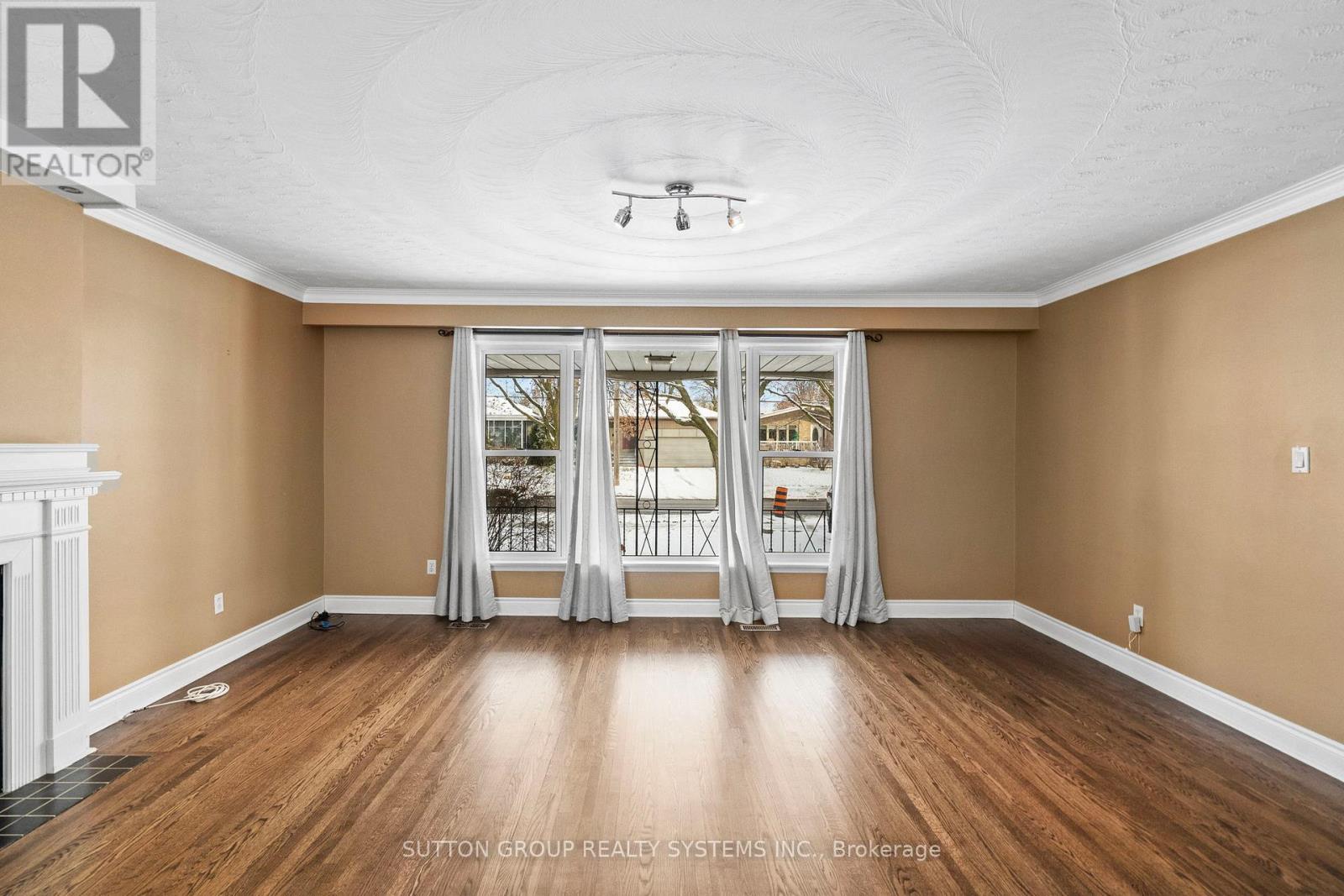 Main Floor - 103 Summitcrest Drive, Toronto, Ontario  M9P 1H7 - Photo 9 - W12613824