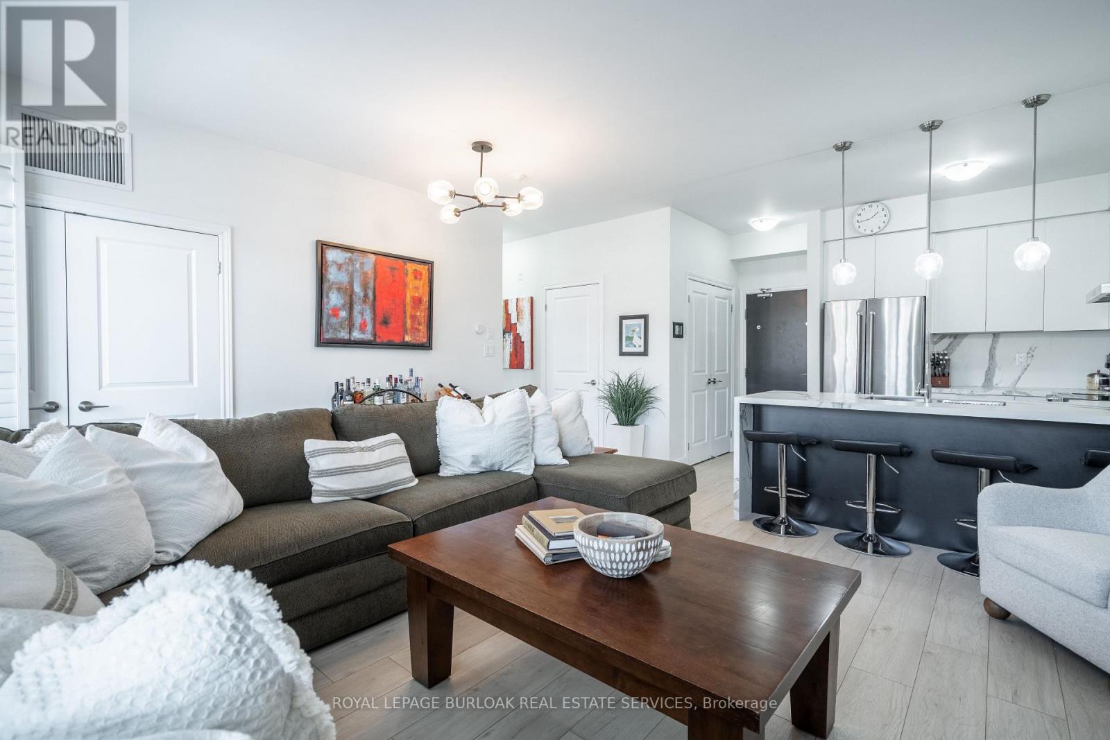 303 - 263 Georgian Drive, Oakville, Ontario  L6H 0L2 - Photo 10 - W12613858