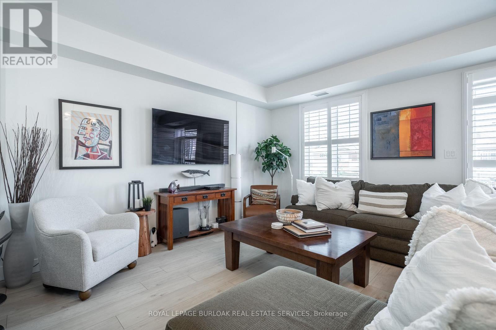 303 - 263 Georgian Drive, Oakville, Ontario  L6H 0L2 - Photo 11 - W12613858