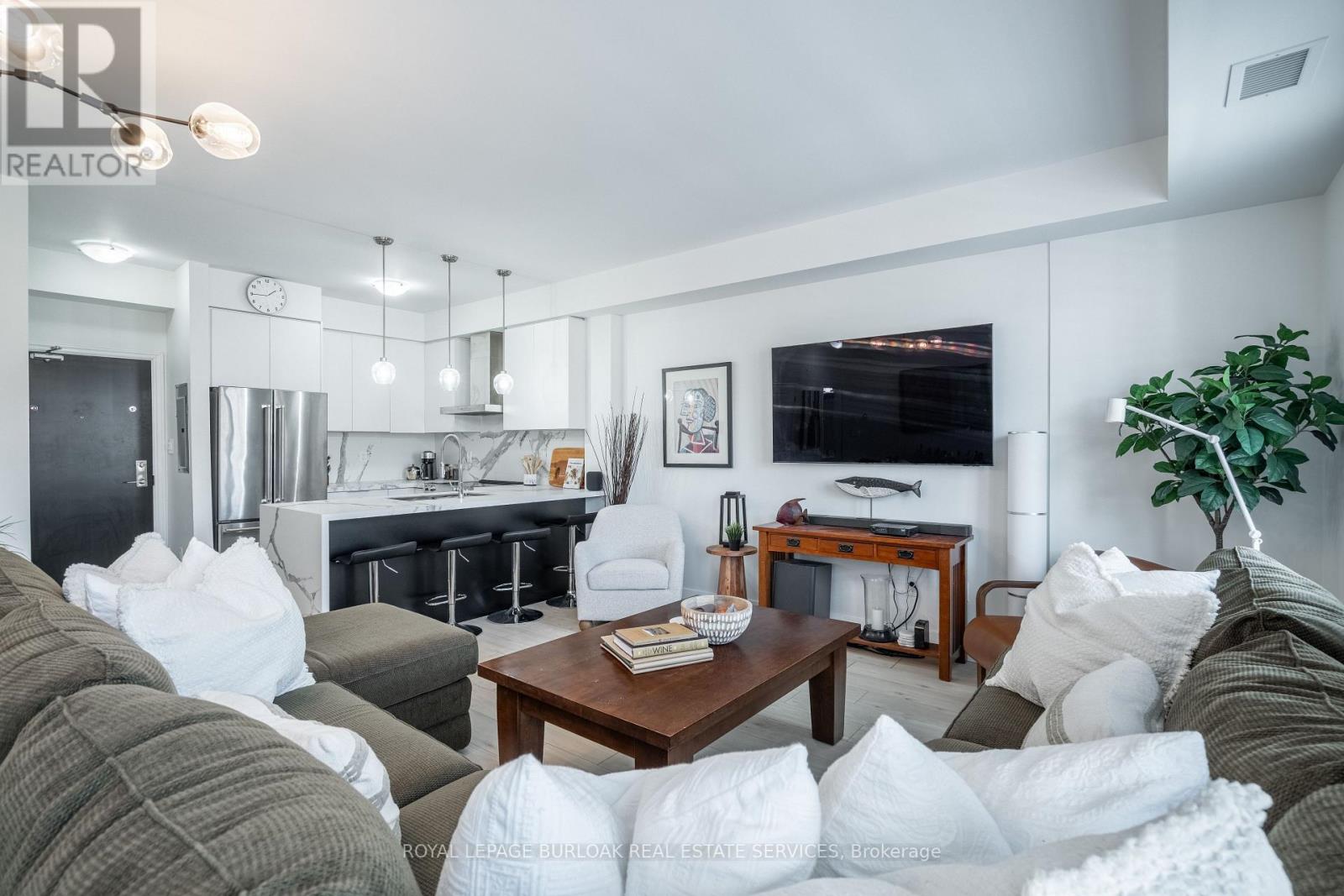 303 - 263 Georgian Drive, Oakville, Ontario  L6H 0L2 - Photo 12 - W12613858