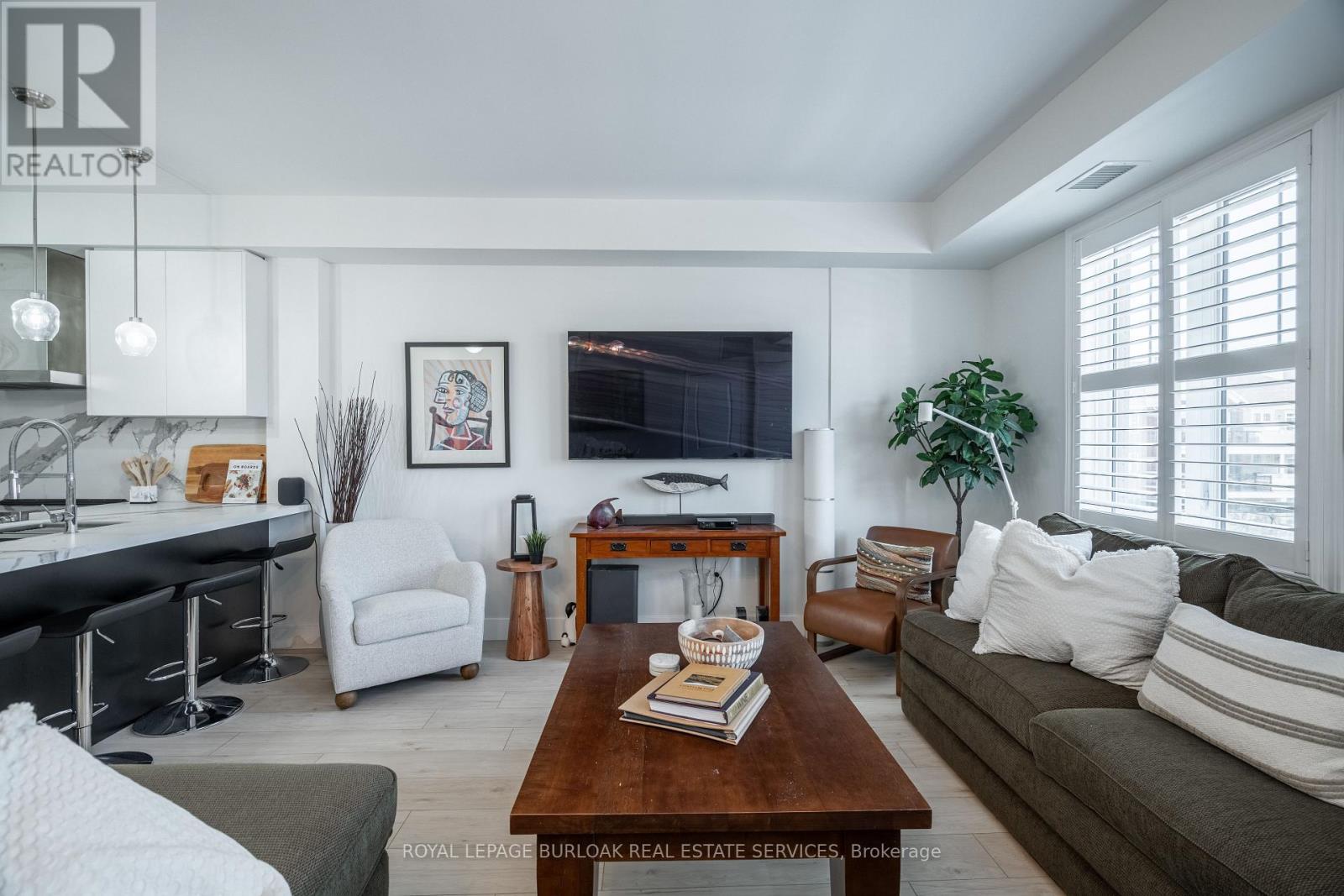 303 - 263 Georgian Drive, Oakville, Ontario  L6H 0L2 - Photo 13 - W12613858