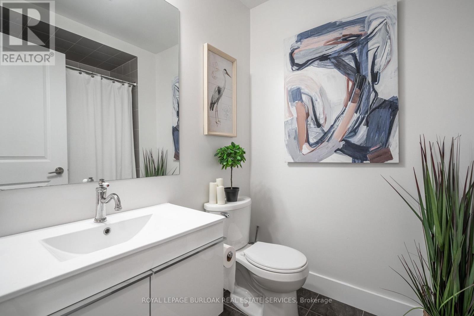 303 - 263 Georgian Drive, Oakville, Ontario  L6H 0L2 - Photo 15 - W12613858