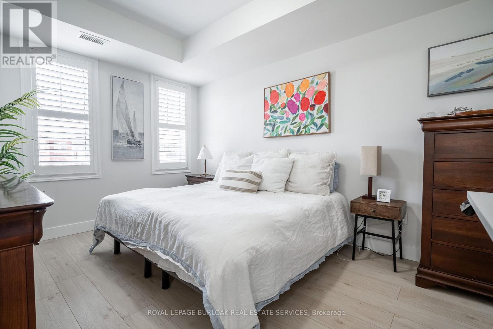 303 - 263 Georgian Drive, Oakville, Ontario  L6H 0L2 - Photo 16 - W12613858