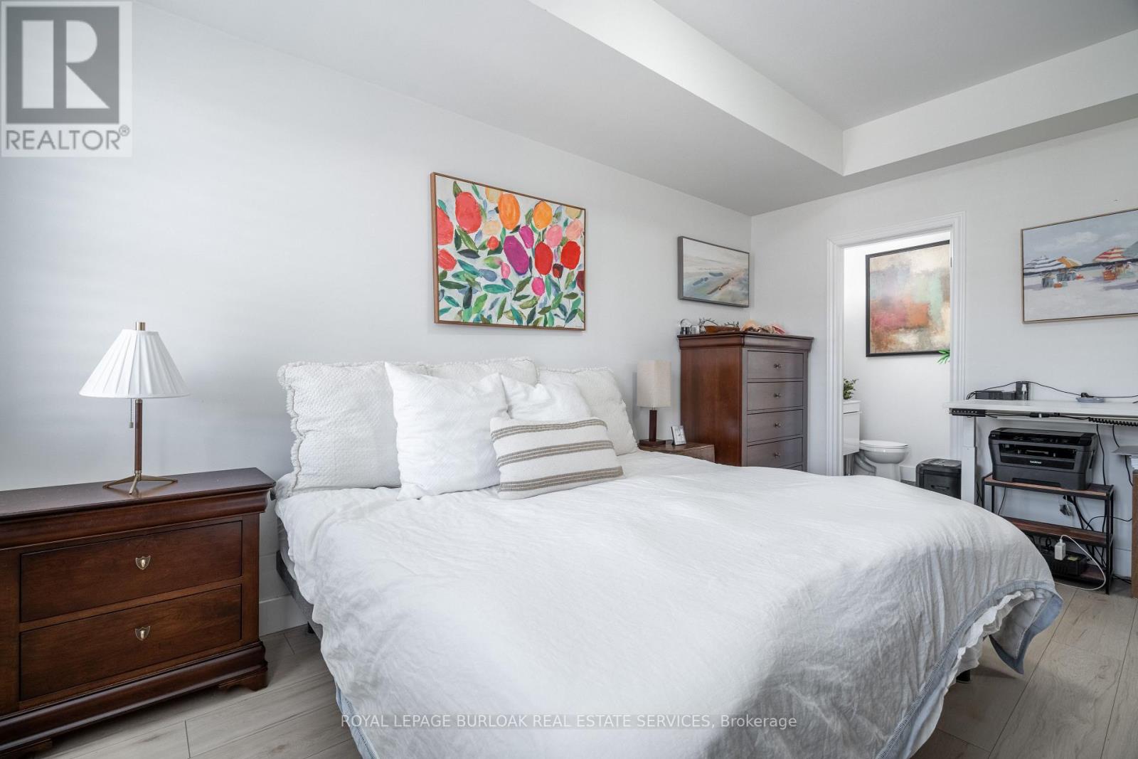 303 - 263 Georgian Drive, Oakville, Ontario  L6H 0L2 - Photo 17 - W12613858