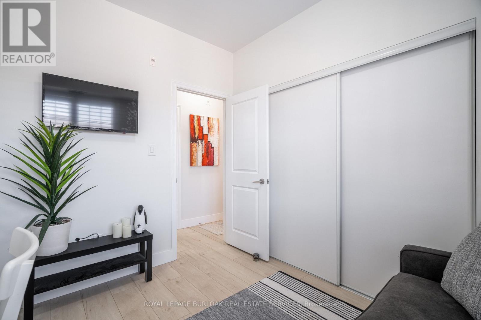 303 - 263 Georgian Drive, Oakville, Ontario  L6H 0L2 - Photo 21 - W12613858