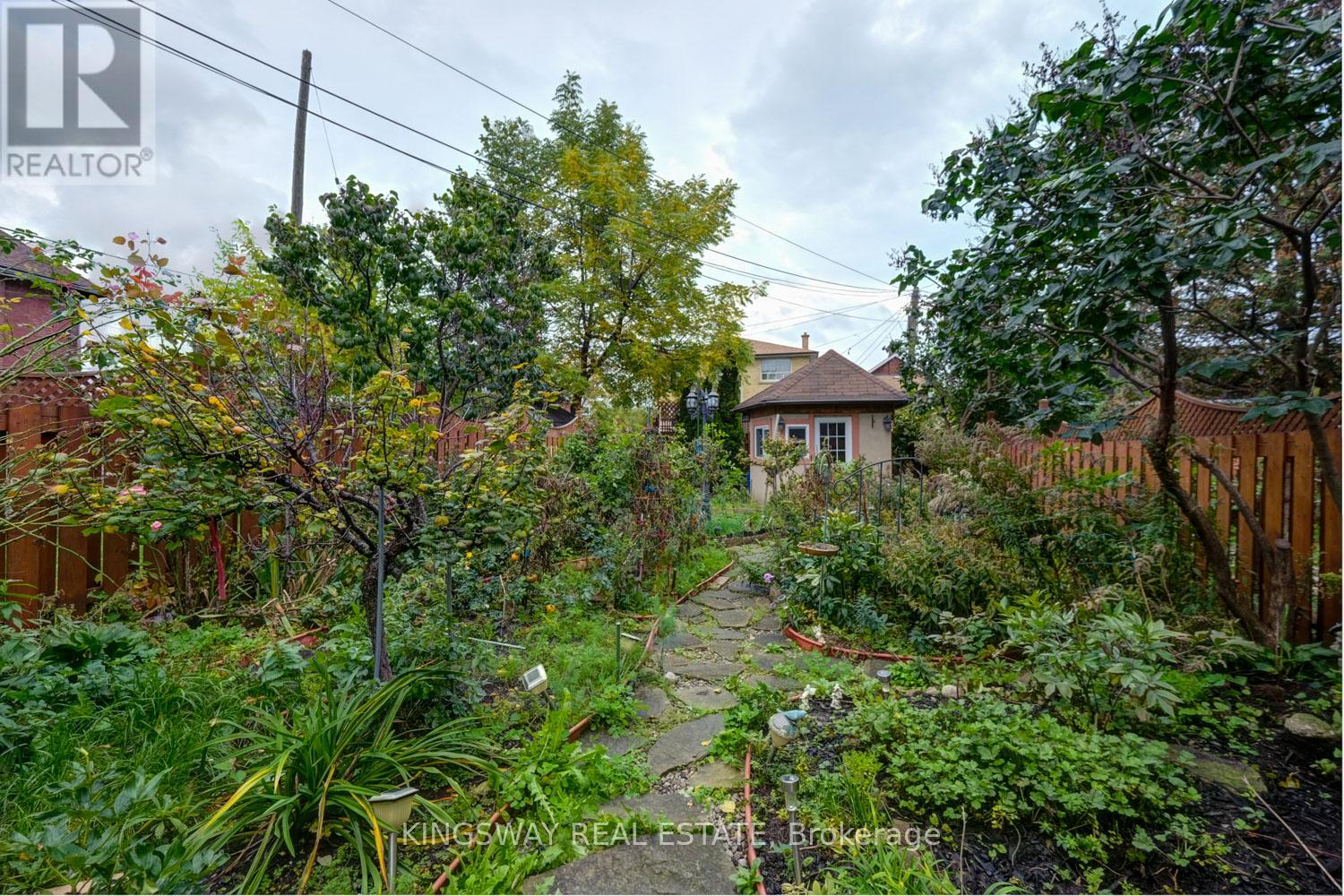 Rbsmt - 213 Royal York Road, Toronto, Ontario  M8V 2V5 - Photo 2 - W12613912