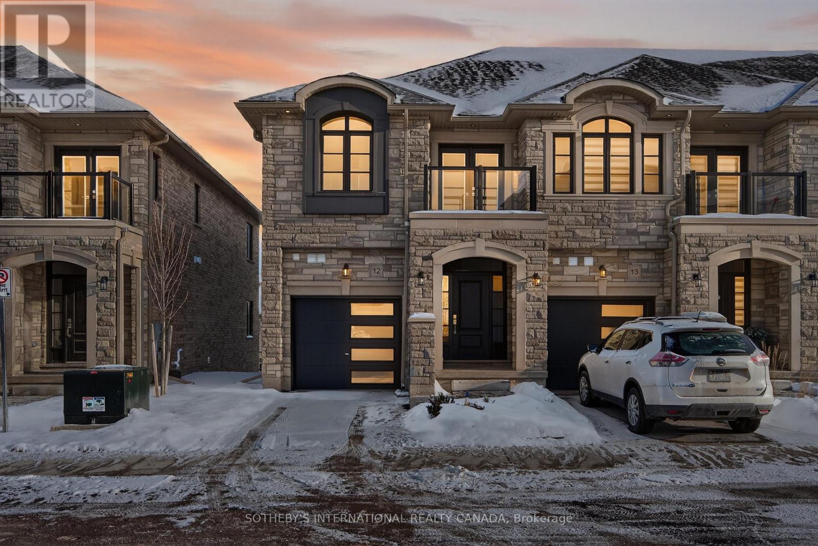 <div class="slider-price">$849,000</div><p>12 - 675 Victoria Road N, Guelph, Ontario</p>