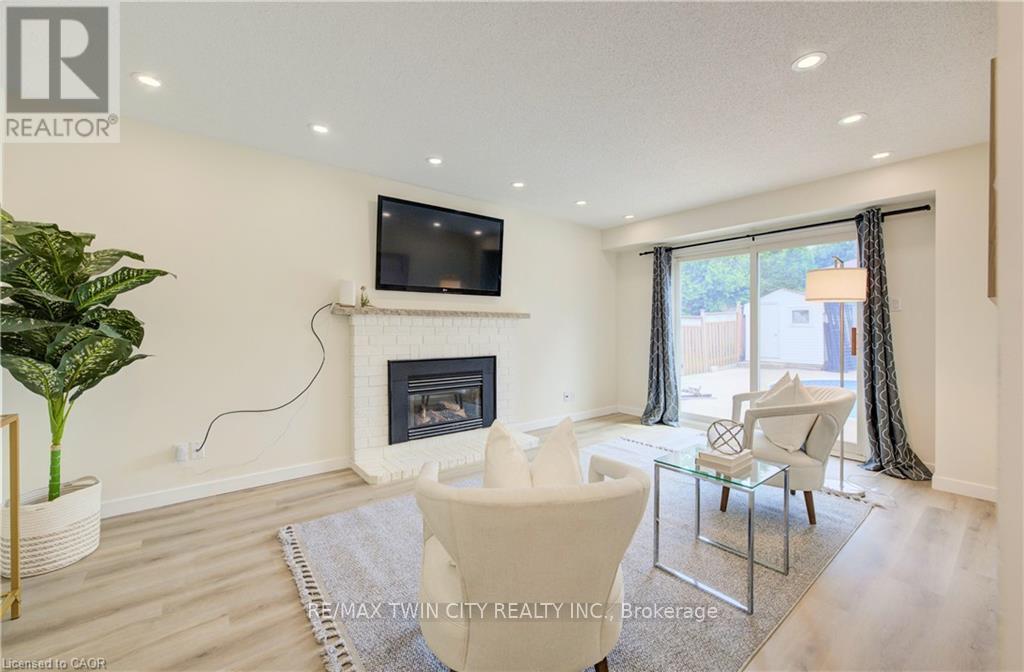 243 Highview Drive, Kitchener, Ontario  N2N 2K6 - Photo 11 - X12613826