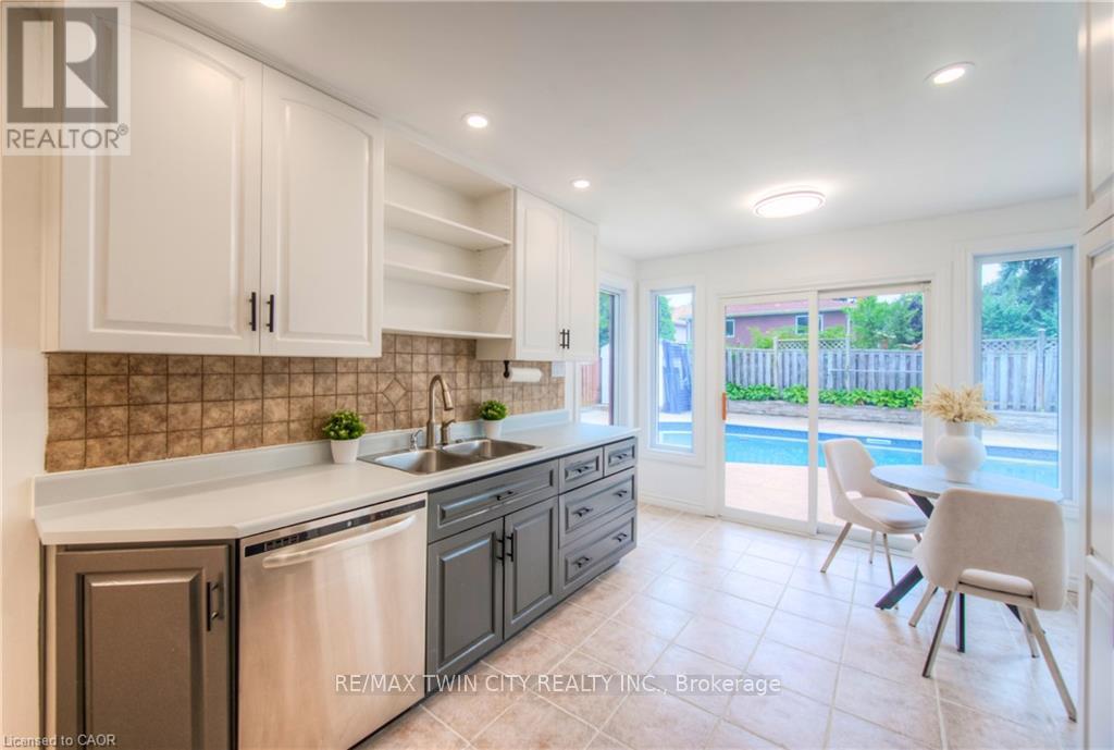 243 Highview Drive, Kitchener, Ontario  N2N 2K6 - Photo 9 - X12613826