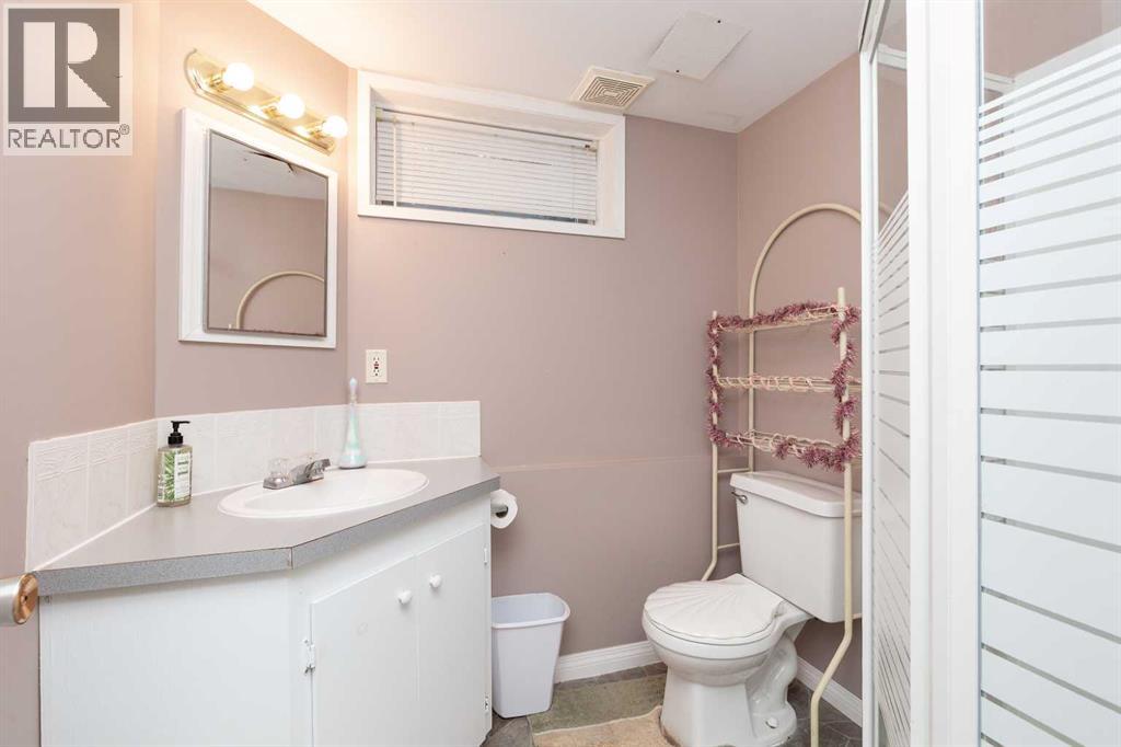 602 27 Street N, Lethbridge, Alberta  T1H 3W7 - Photo 18 - A2274234