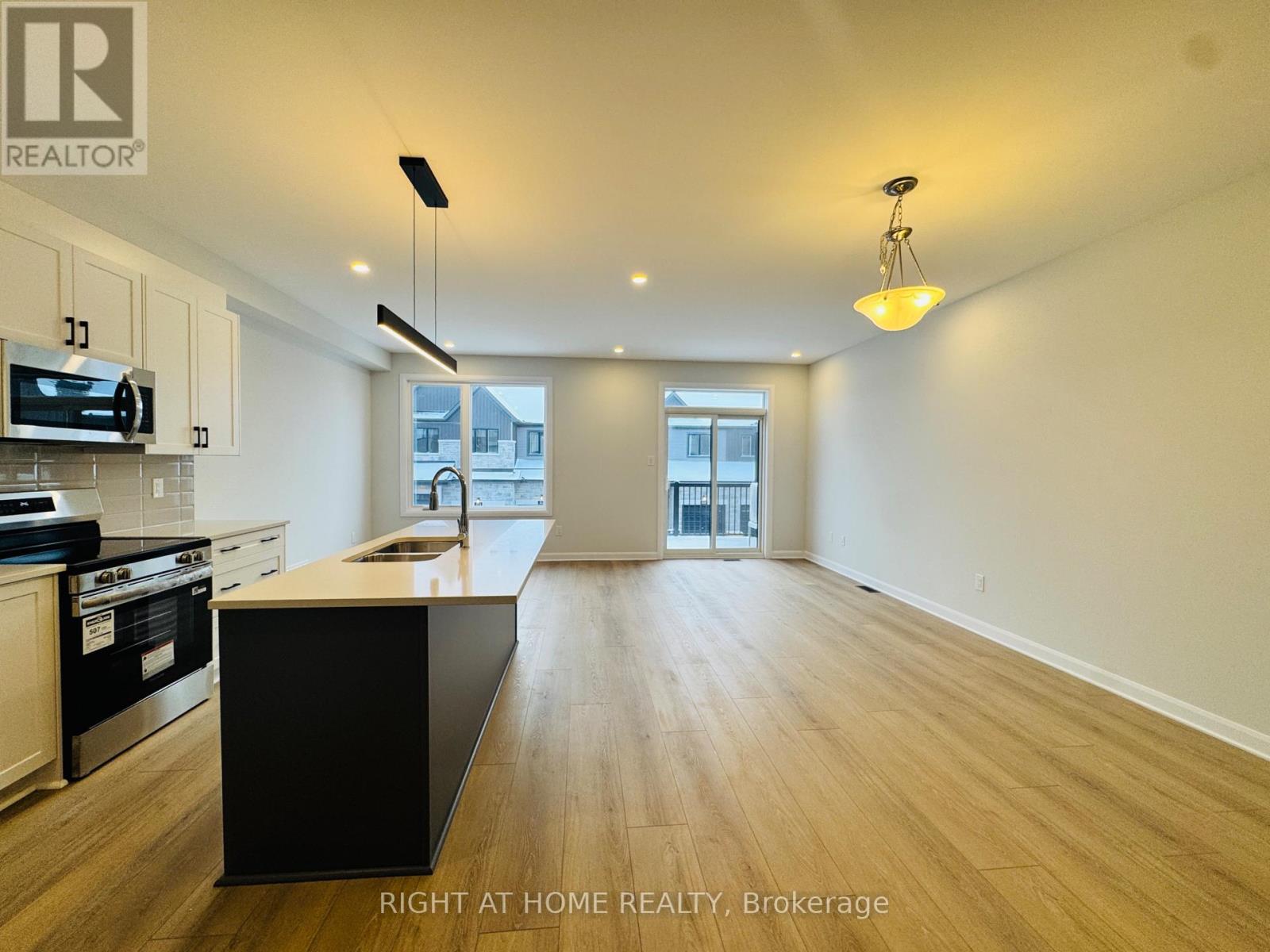 312 Clearpath Private, Ottawa, Ontario  K2T 0S5 - Photo 5 - X12585670