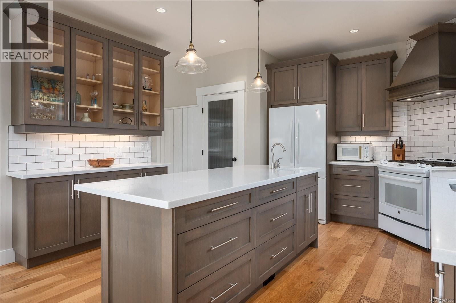 672 Lowry's Rd, Parksville, British Columbia  V9P 2R6 - Photo 3 - 1021686