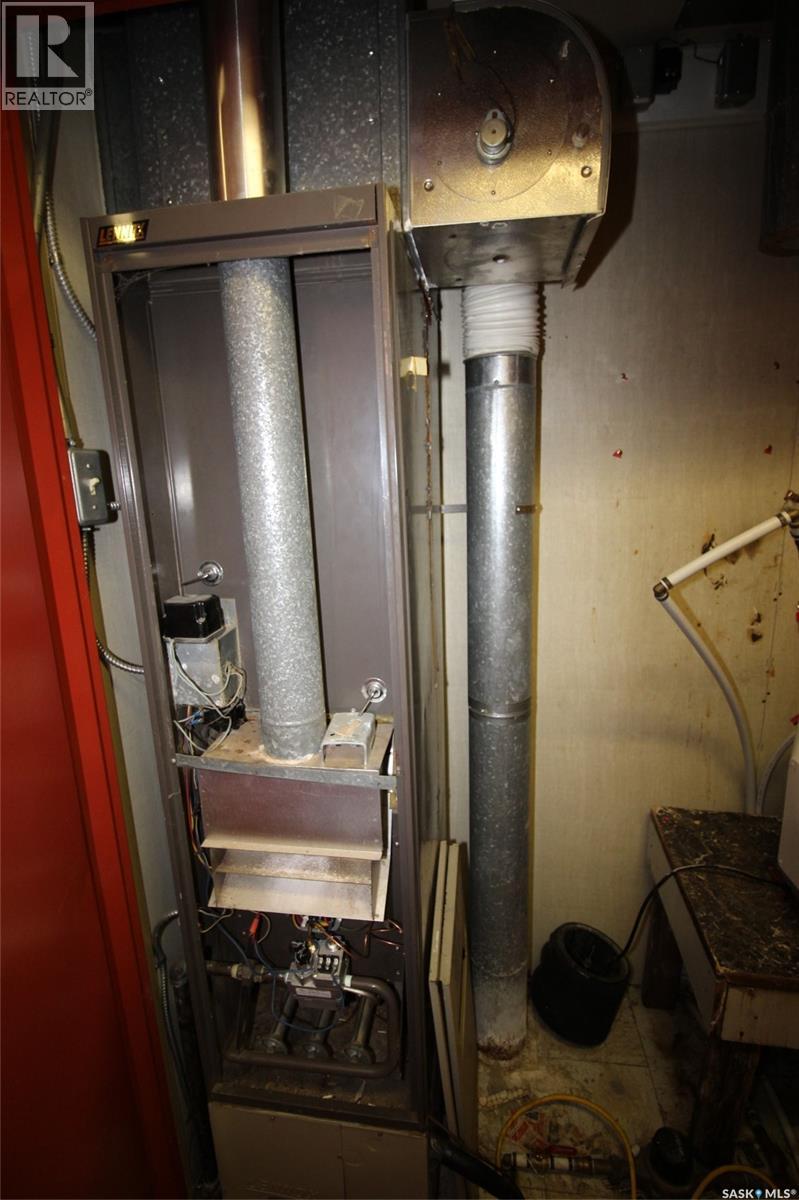 303 1st Avenue W, Climax, Saskatchewan  S0N 0N0 - Photo 10 - SK025424