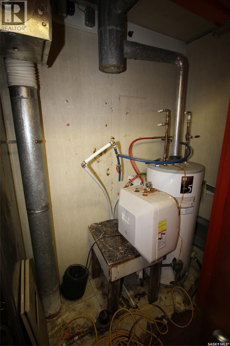 303 1st Avenue W, Climax, Saskatchewan  S0N 0N0 - Photo 11 - SK025424