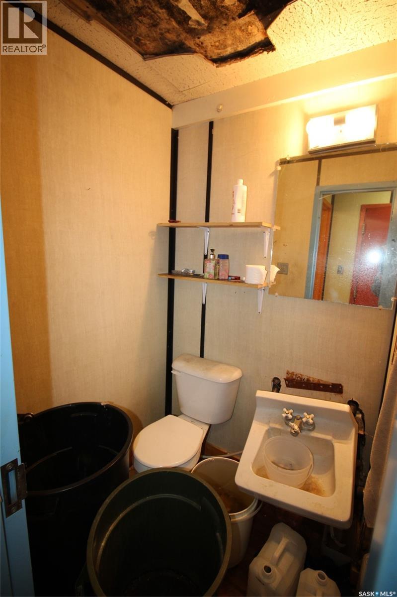 303 1st Avenue W, Climax, Saskatchewan  S0N 0N0 - Photo 12 - SK025424